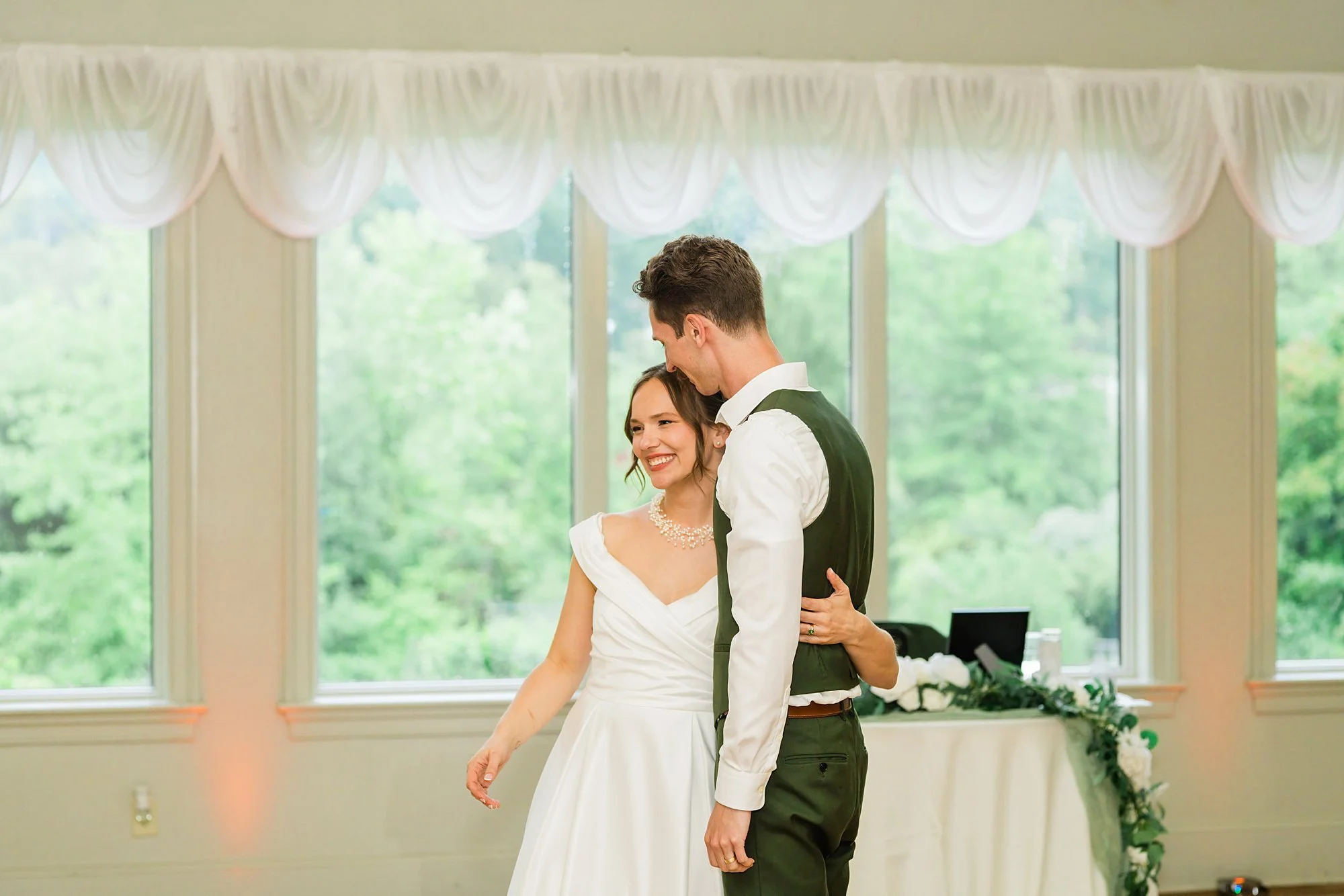 Emily Grace Photo, Harrisburg Wedding Photographer, The Manor at Mountain View Harrisburg, The Manor at Mountain View Wedding Photos, The Manor at Mountain View Summer Wedding