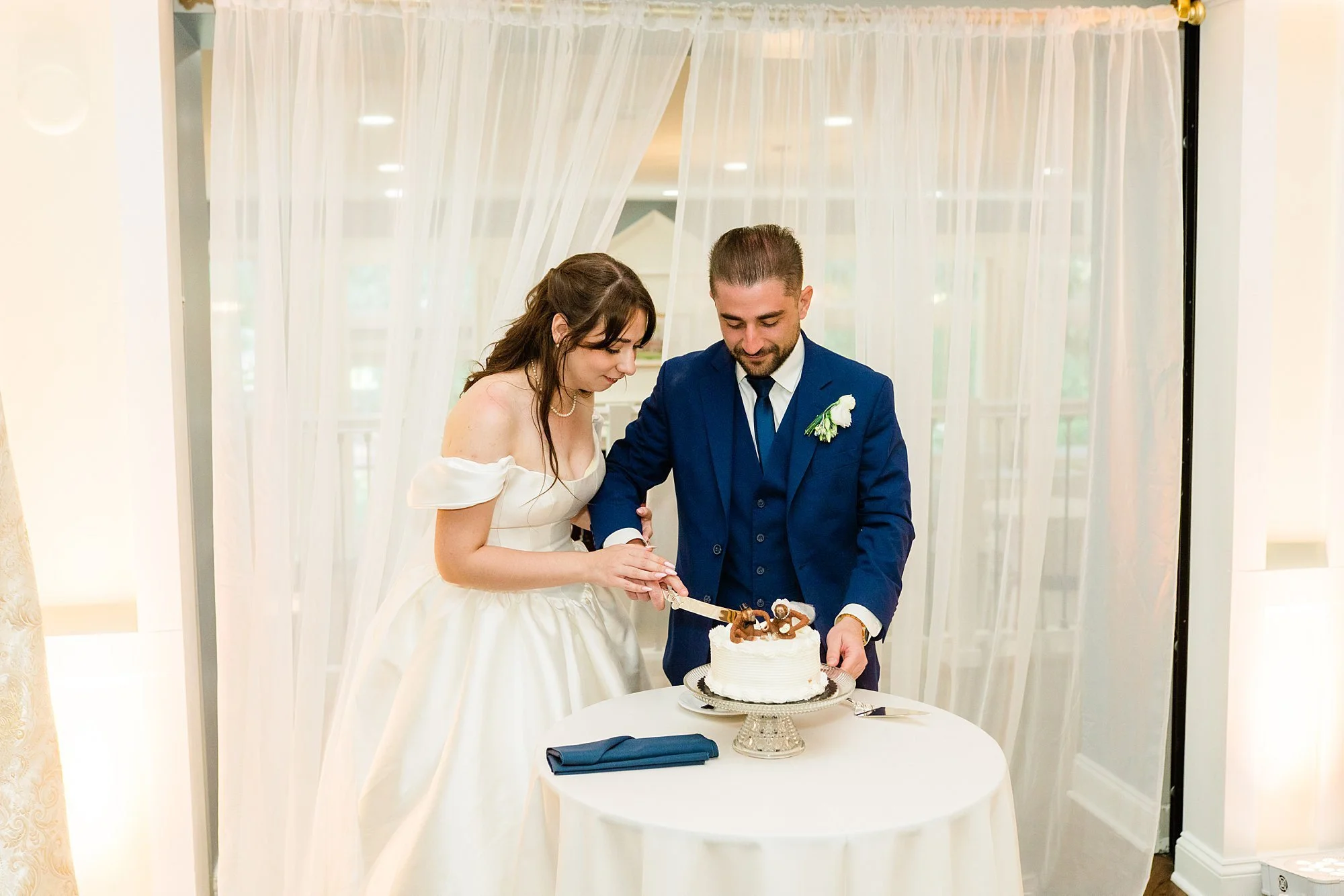 Emily Grace Photo, Lancaster PA Wedding Photographer, Cameron Estate Inn Summer Wedding, Cameron Estate Inn Wedding Photos, Mount Joy PA Wedding Photographer