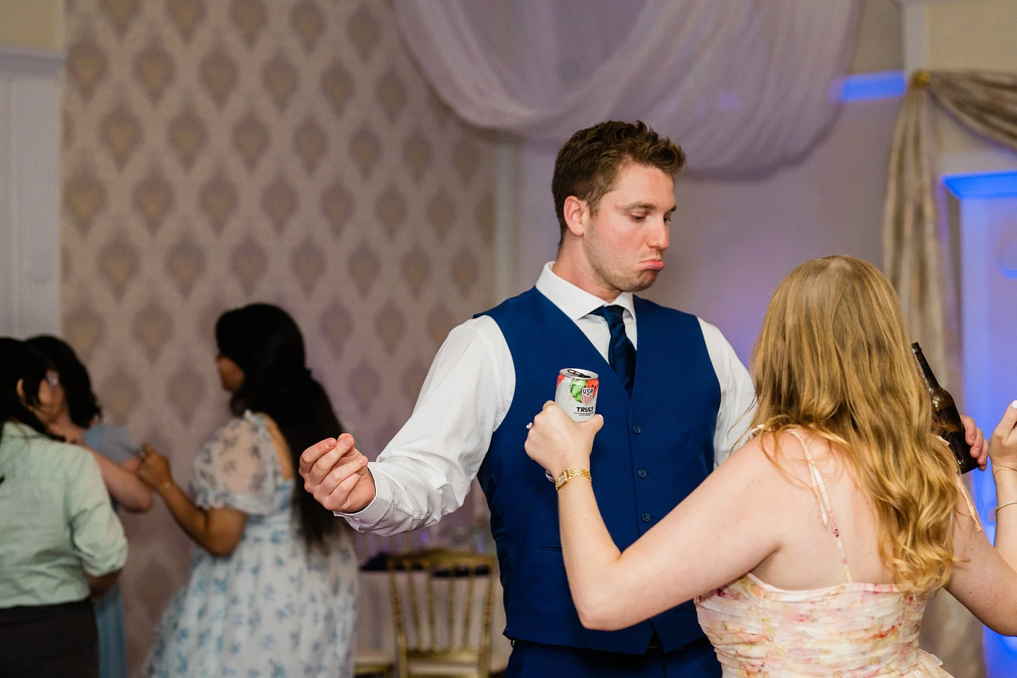 Emily Grace Photo, Lancaster PA Wedding Photographer, Cameron Estate Inn Summer Wedding, Cameron Estate Inn Wedding Photos, Mount Joy PA Wedding Photographer