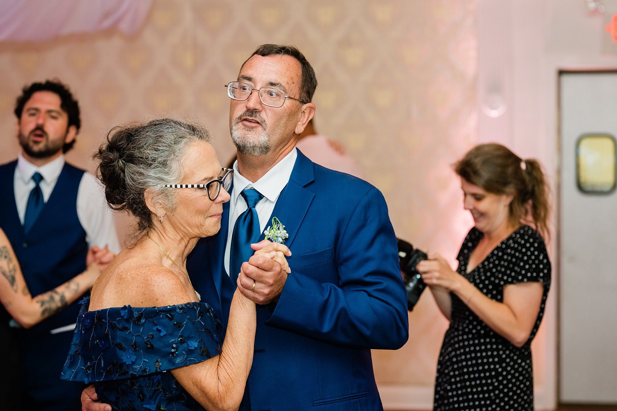 Emily Grace Photo, Lancaster PA Wedding Photographer, Cameron Estate Inn Summer Wedding, Cameron Estate Inn Wedding Photos, Mount Joy PA Wedding Photographer