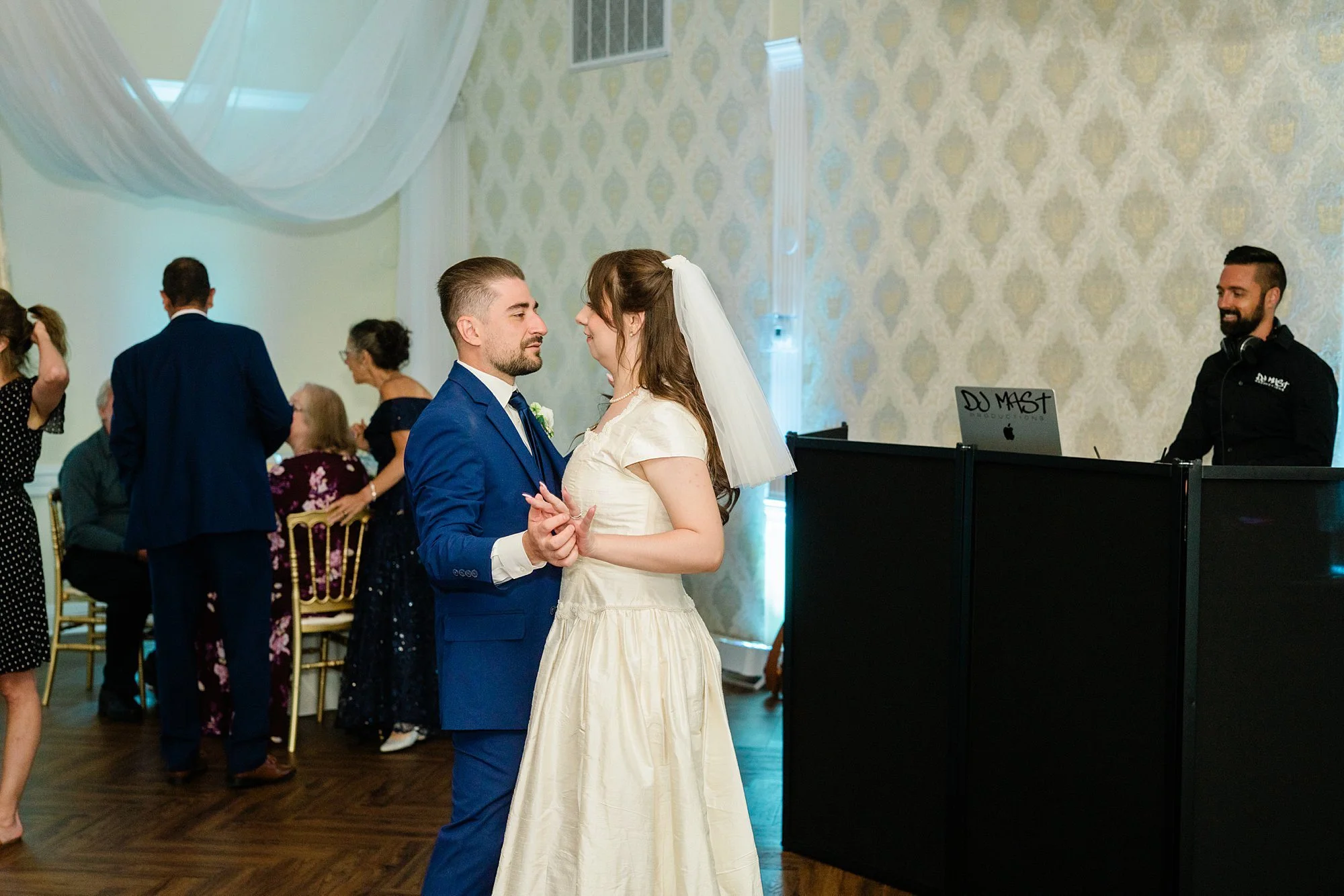 Emily Grace Photo, Lancaster PA Wedding Photographer, Cameron Estate Inn Summer Wedding, Cameron Estate Inn Wedding Photos, Mount Joy PA Wedding Photographer