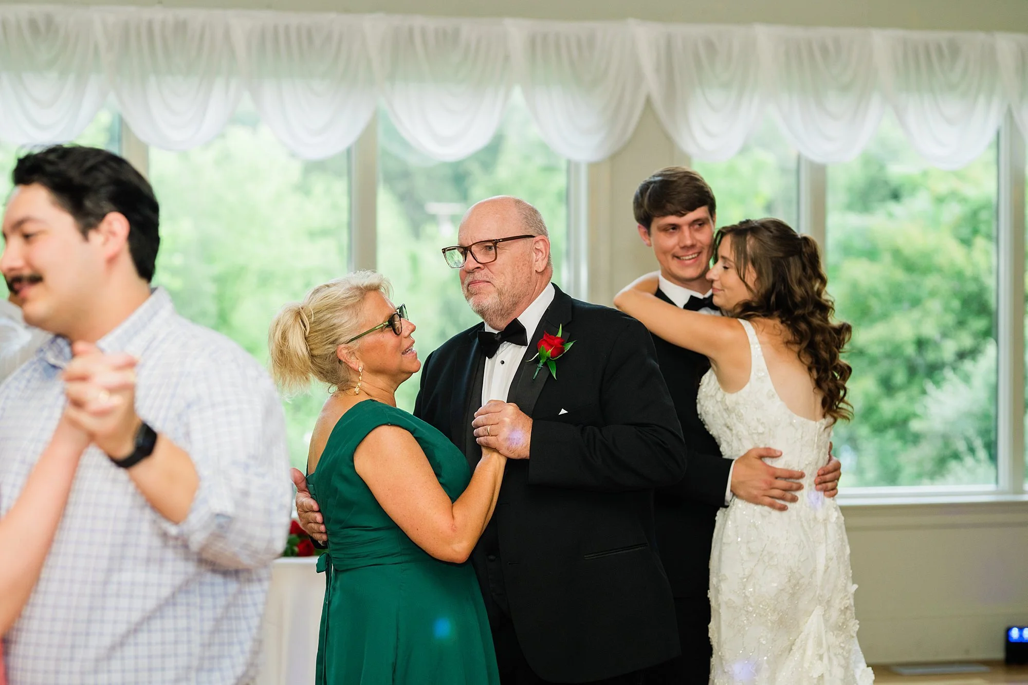 Emily Grace Photo, The Manor at Mountain View Summer Wedding, Harrisburg PA Wedding Photographer, The Manor at Mountain View Wedding Photos