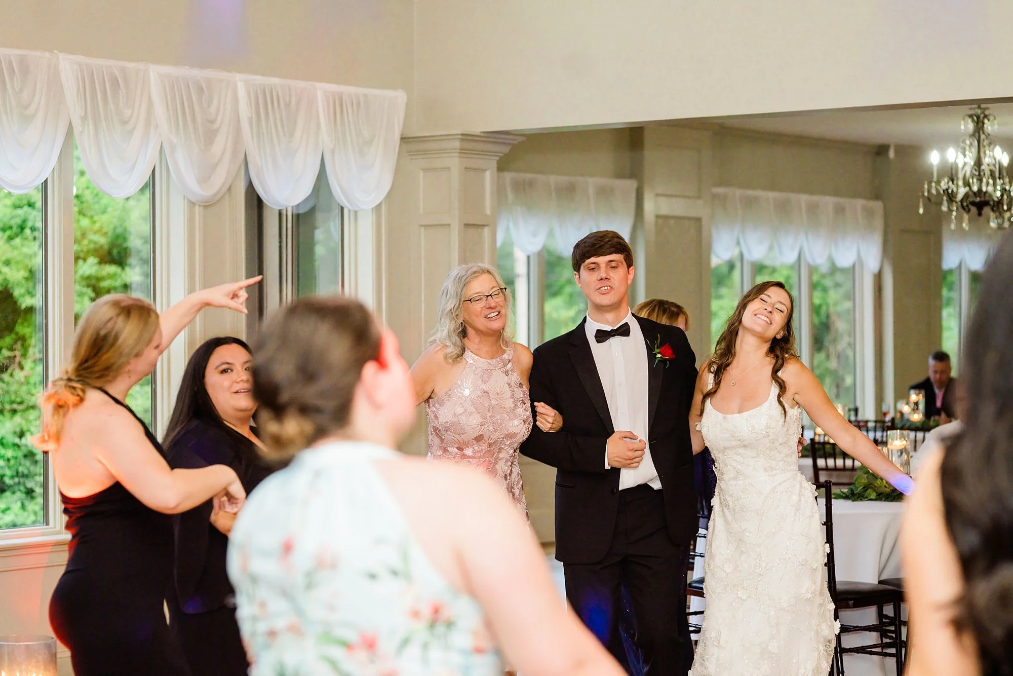 Emily Grace Photo, The Manor at Mountain View Summer Wedding, Harrisburg PA Wedding Photographer, The Manor at Mountain View Wedding Photos