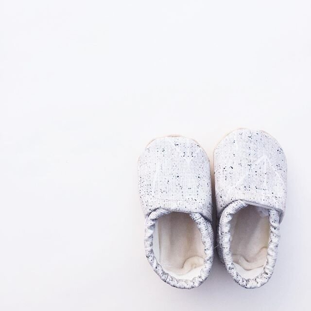 Wesley ☁️
.
.
.
.
#babymoccasins #babyshoes #handmade #etsywholesale #clamfeet #baby #moccs #babymoccs #spoonflower #madeinLA #organic #vegan #momprenuer #babyootd #handmadelife #want #need #babyclothes #mommyandme #cribshoes #ethicallymade #fairtrad