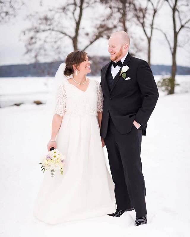 I just LOVE winter weddings. There is something so romantic about snow. .
.
.
.
.
.
.
#newenglandwedding #authenticlove #liveoutloud #weddingstyle #couplestyle #stylemepretty #winterwedding #destinationweddings #marthastewartweddings #destinationwedd