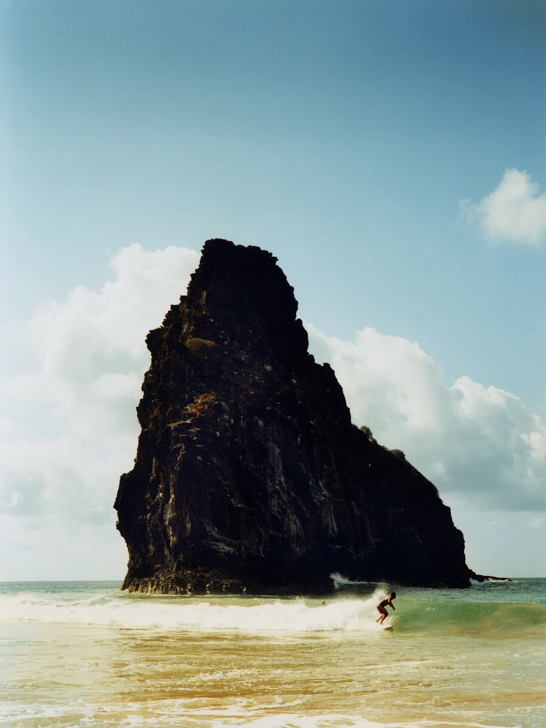 3b surf noronha.jpg