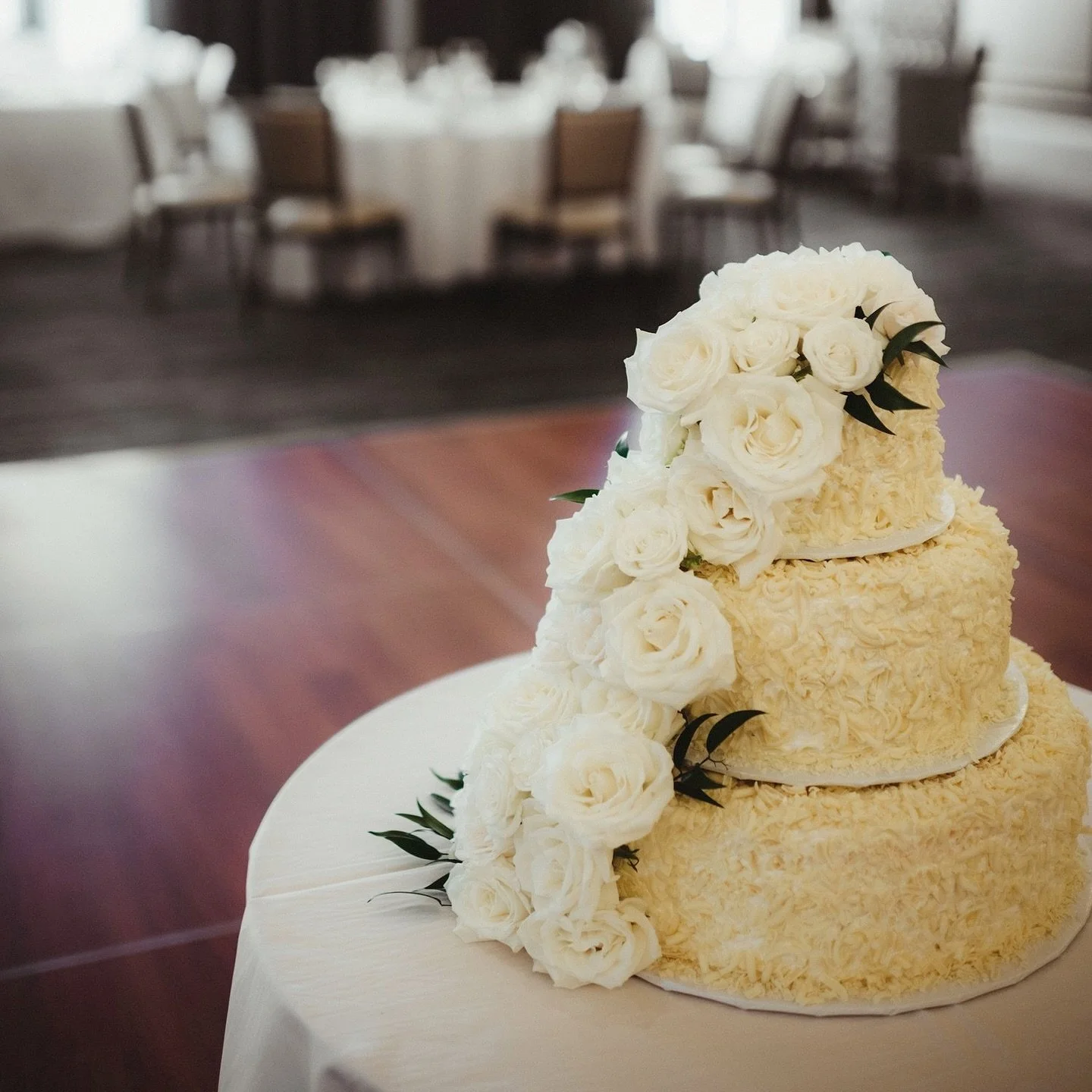 Three tiers, three flavors, and cascading florals, this is a real showstopper! 

Photography: @twigandolive / Cake: @craigscakeshop / Florals: @daffodilparker 
.
.
.
#cake #weddingcake #tieredcake #whiteweddingcake #cakeflowers