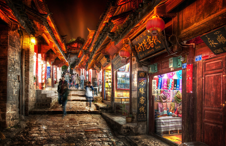 Lijiang at Night-900x580.jpg