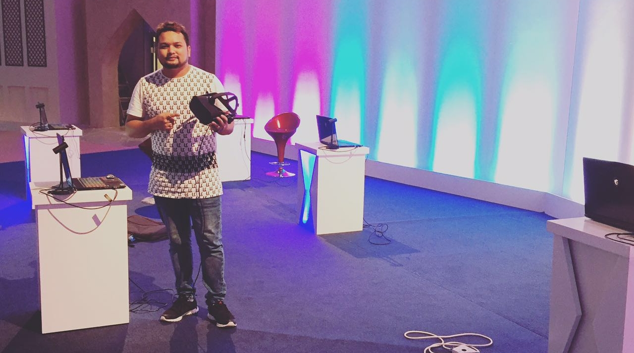 Testing 360 VR in Oculus Rift at Bahrain Sea water Festival - www.pixelhouse.ae
