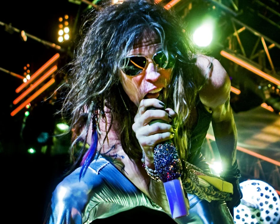 Steven Tyler, of Aerosmith, performs at Verizon Wireless Amphitheater in St. Louis, Mo., on Wednesday, June 10, 2009.