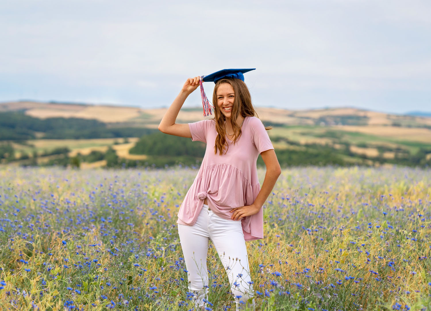  Ramstein High School Senior girl summer Session in Eulenbis with young woman celebrating her milestone with an outdoor photo session by photographer Sarah Havens from the KMC area, Germany  Schulabschluss Fotoshooting mit junger Frau in Sommer in Fe