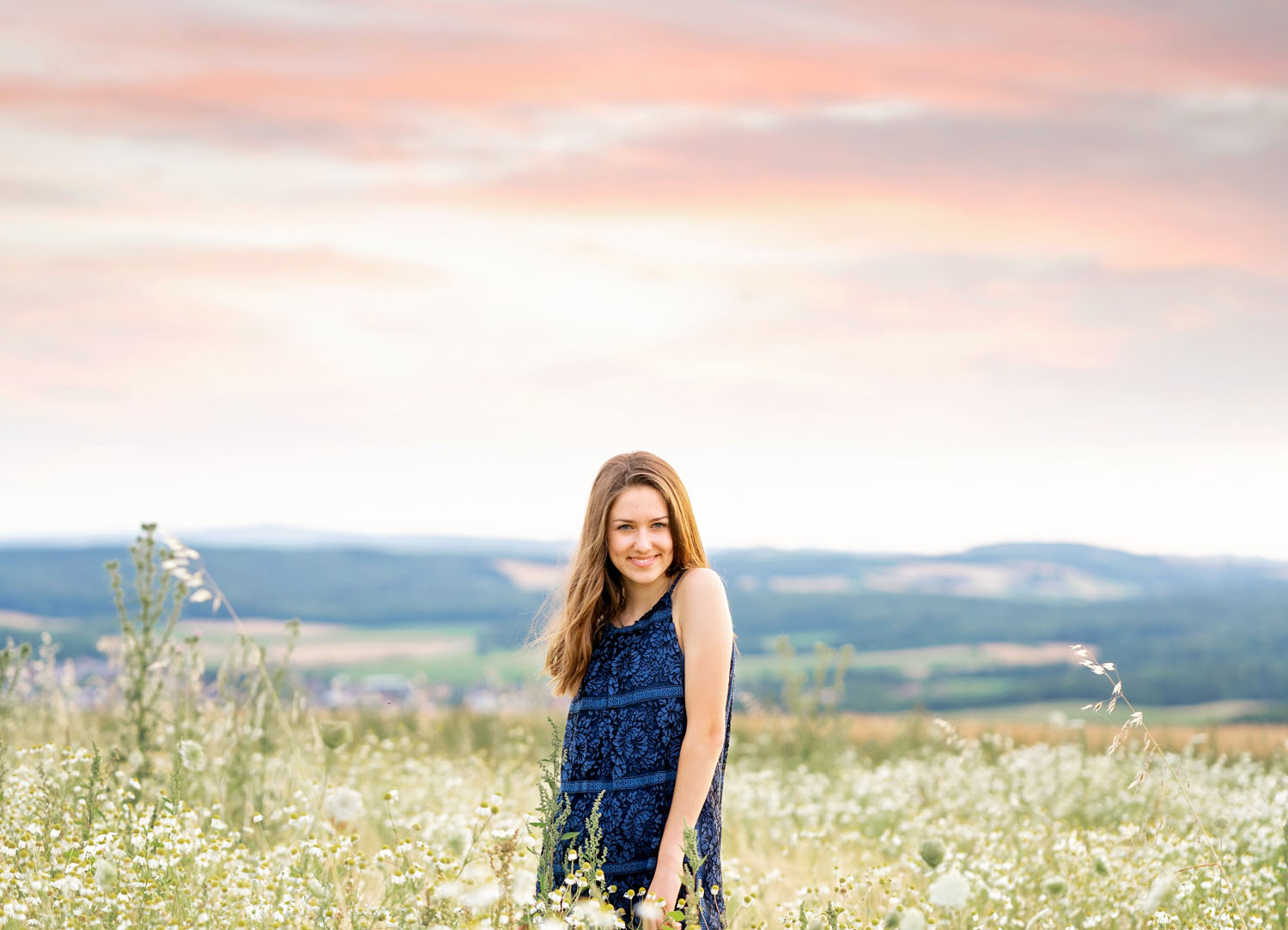  Ramstein High School Senior girl summer Session in Eulenbis with young woman celebrating her milestone with an outdoor photo session by photographer Sarah Havens from the KMC area, Germany  Schulabschluss Fotoshooting mit junger Frau in Sommer in Fe