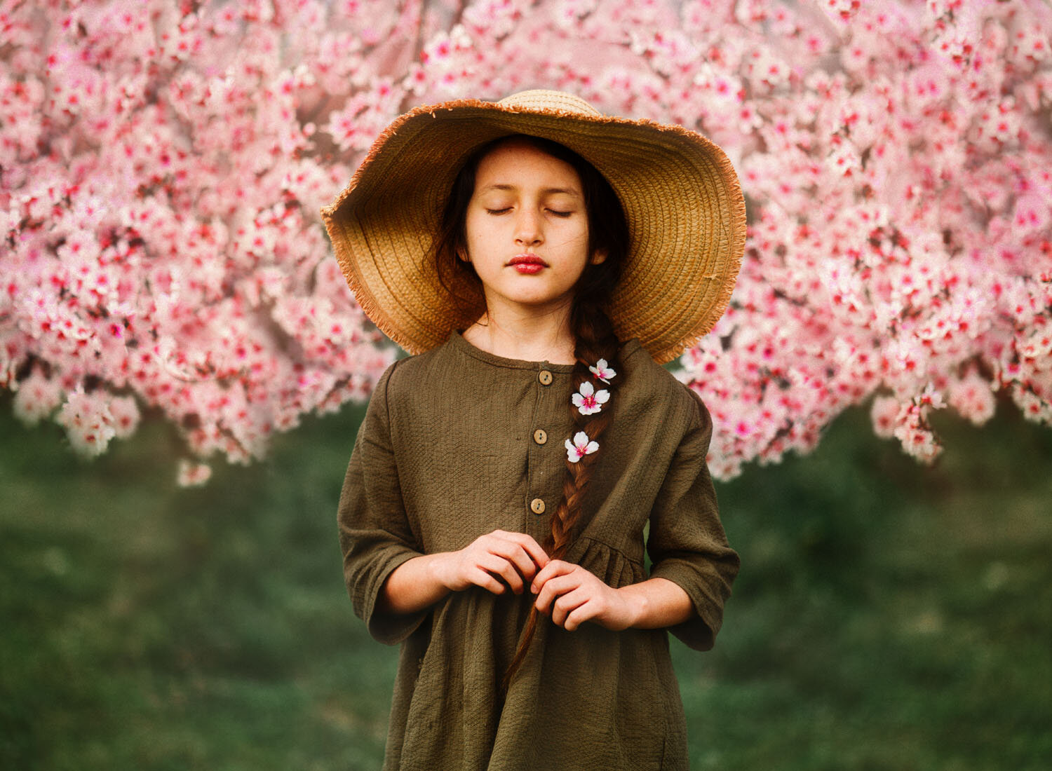  Fine art family photo session in the almond orchards in Rheinland Pfalz from Kaiserslautern photographer sarah Havens 