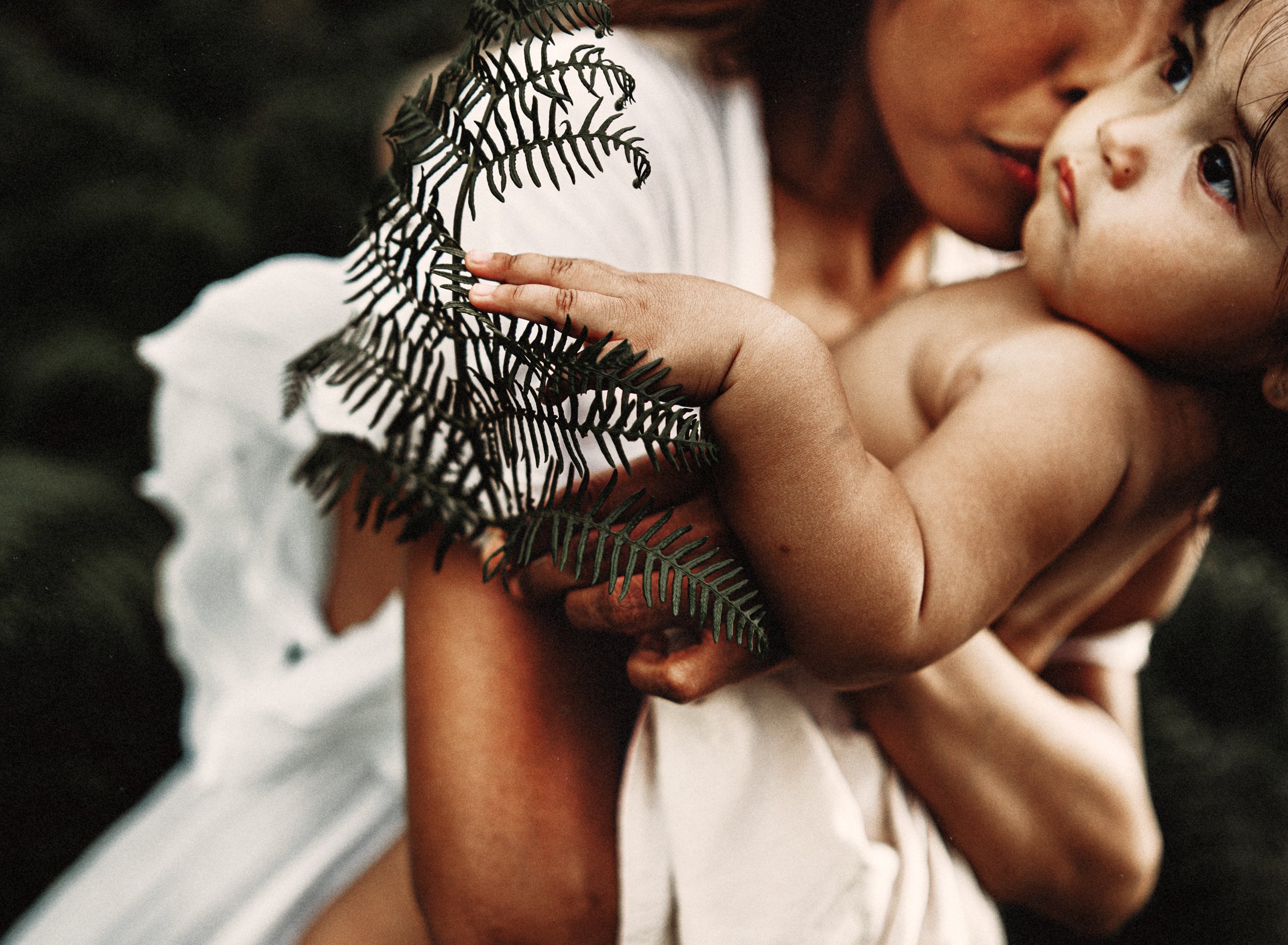 emotive-motherhood-photo-session-with-mother-and-daughter-in-a-patch-of-ferns-at-sunset-in-landtuhl-kmc-germany (5).jpg