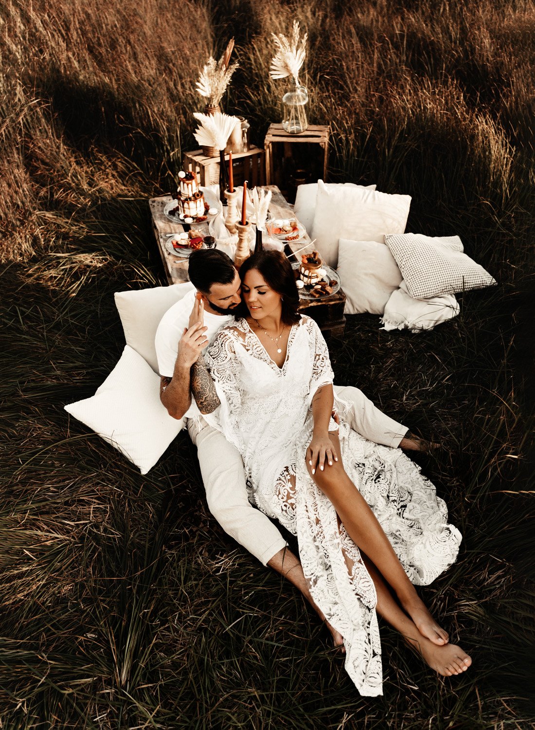 styled-picnic-engagement-photo-session-in-landstuhl-by couples-photographer-sarah-havens-kmc-germany (2).jpg