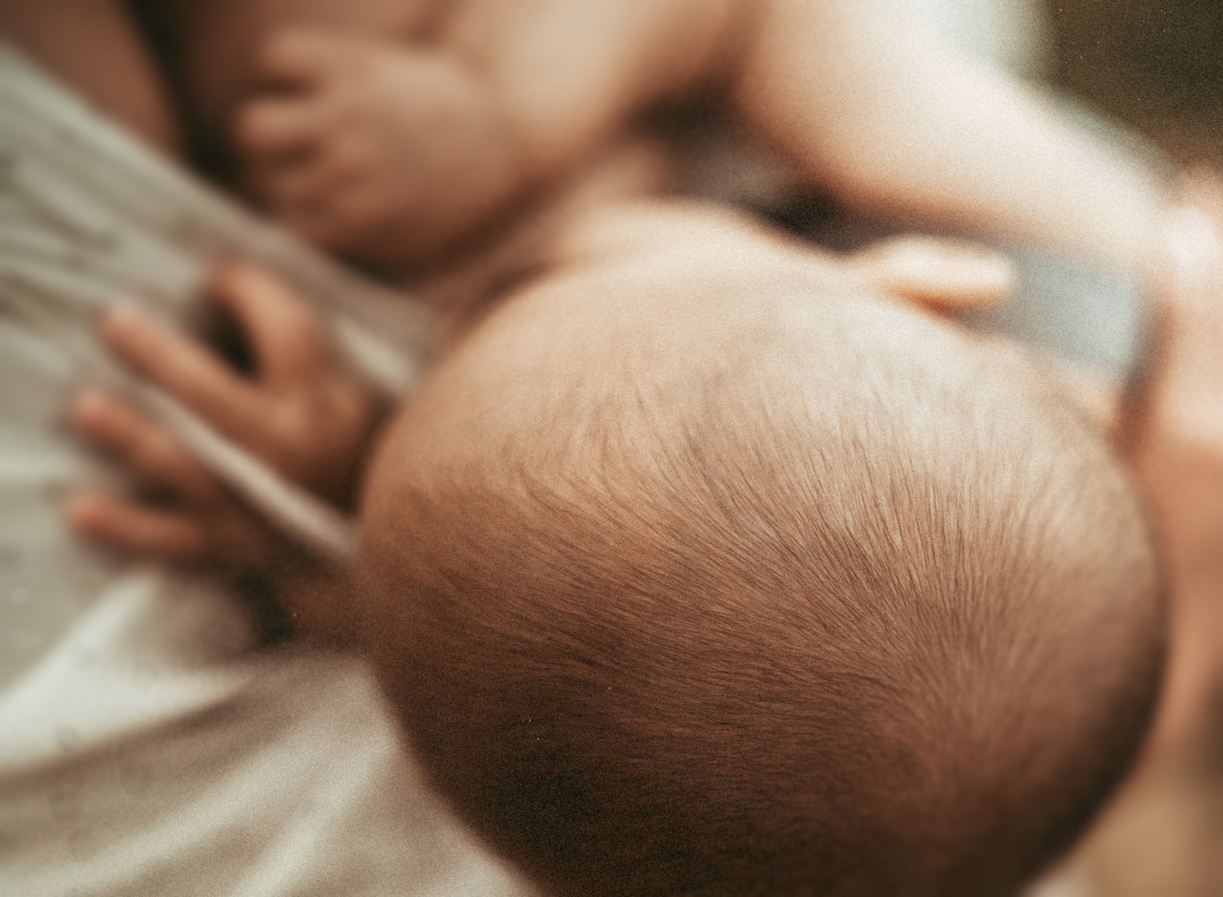 intimate-emotive-motherhood-breastfeeding-photo-session-in-ramstein-kmc-germany (9).jpg