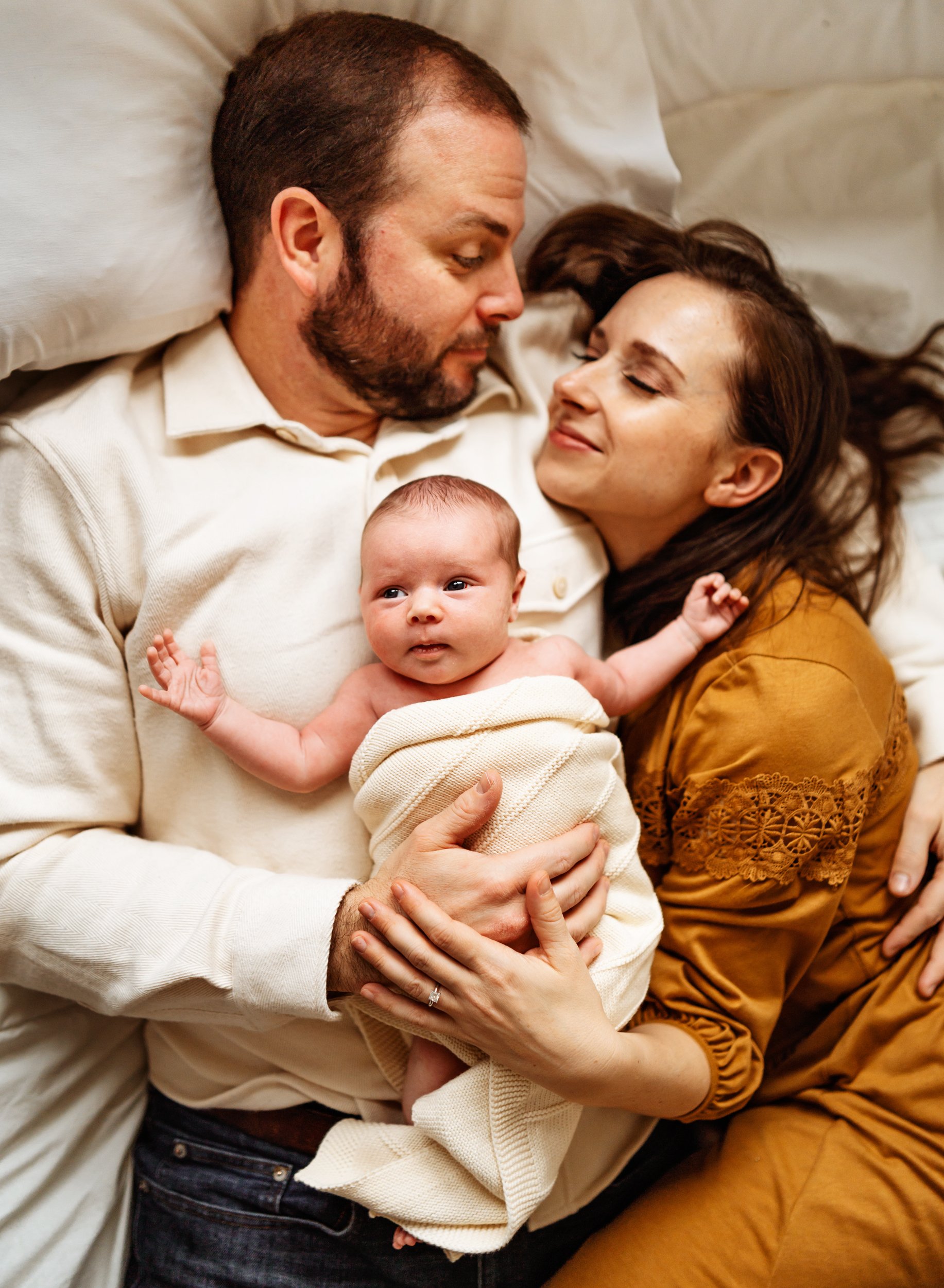 in-home-lifestyle-family-and-newborn-photo-session-in-ramstein-germany (14).jpg