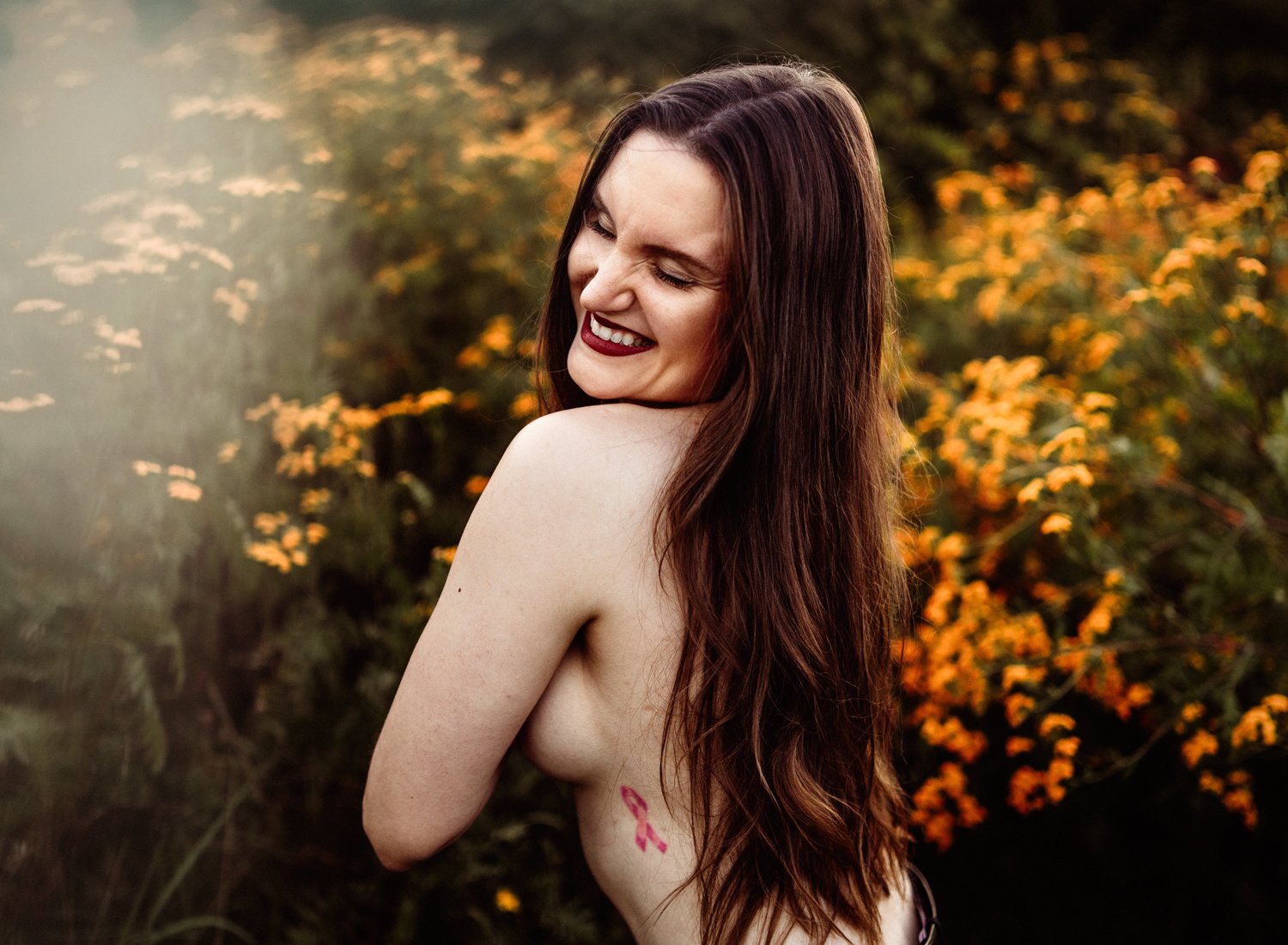 beautiful-portrait-of-smiling-young-woman-breastcancer-survivor-contemporary-lifestyle-session-ramstein-kaiserslautern-germany-by-sarah-havens.jpg