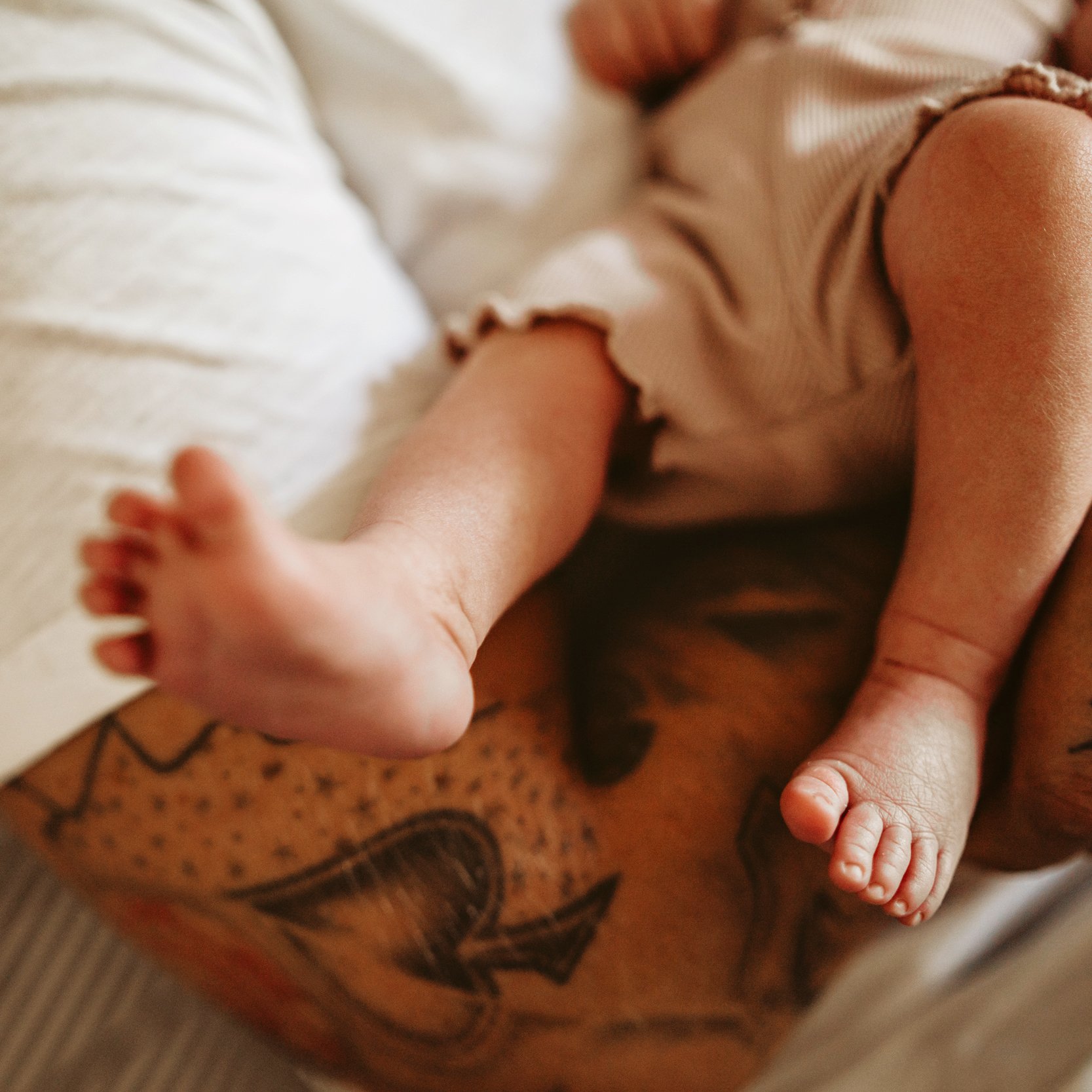  in-home-newborn-photography-in-ramstein-and-kaiserslautern-germany-by-lifestyle-photographer-sarah-havens 