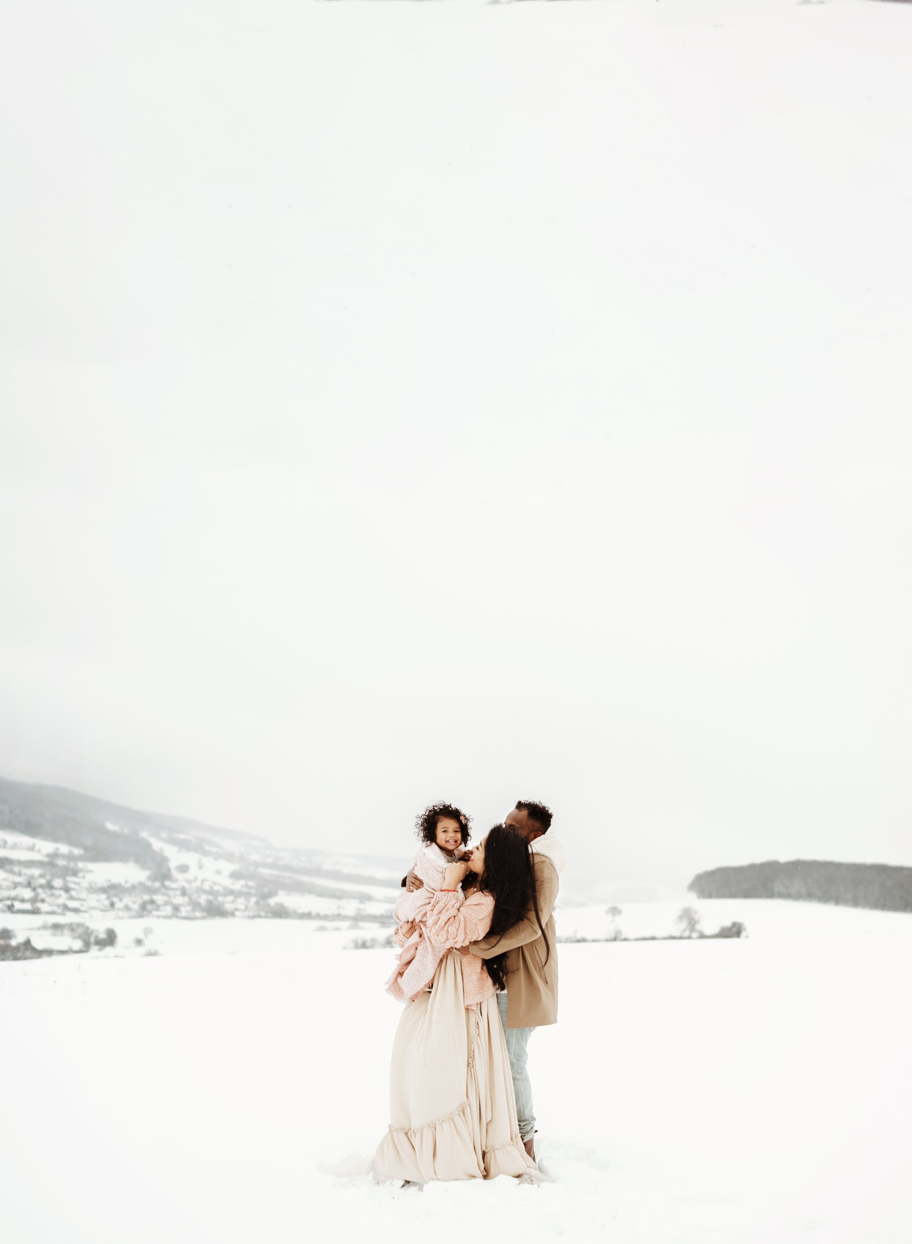 emotive-family-lifestyle-photography-outdoor-snow-and-winter-session-in-ramstein-landstuhl-kaiserslautern-kmc-germany-by-sarah-havens.jpg