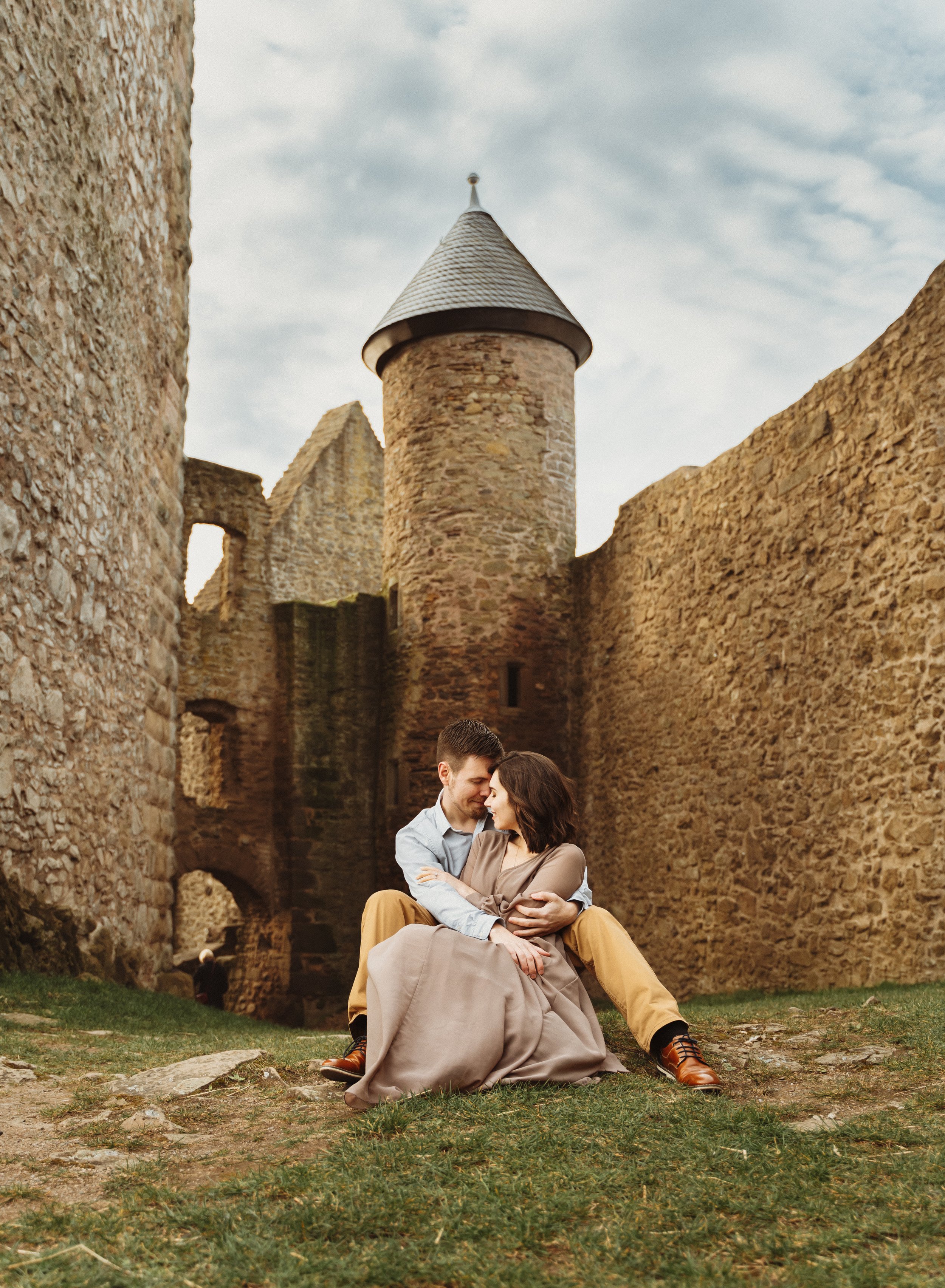 young-couple-at-romantic-engagment-session-at-burg-lichtenberg-castle-in-kusel-for-emotive-photoshoot (8).jpg