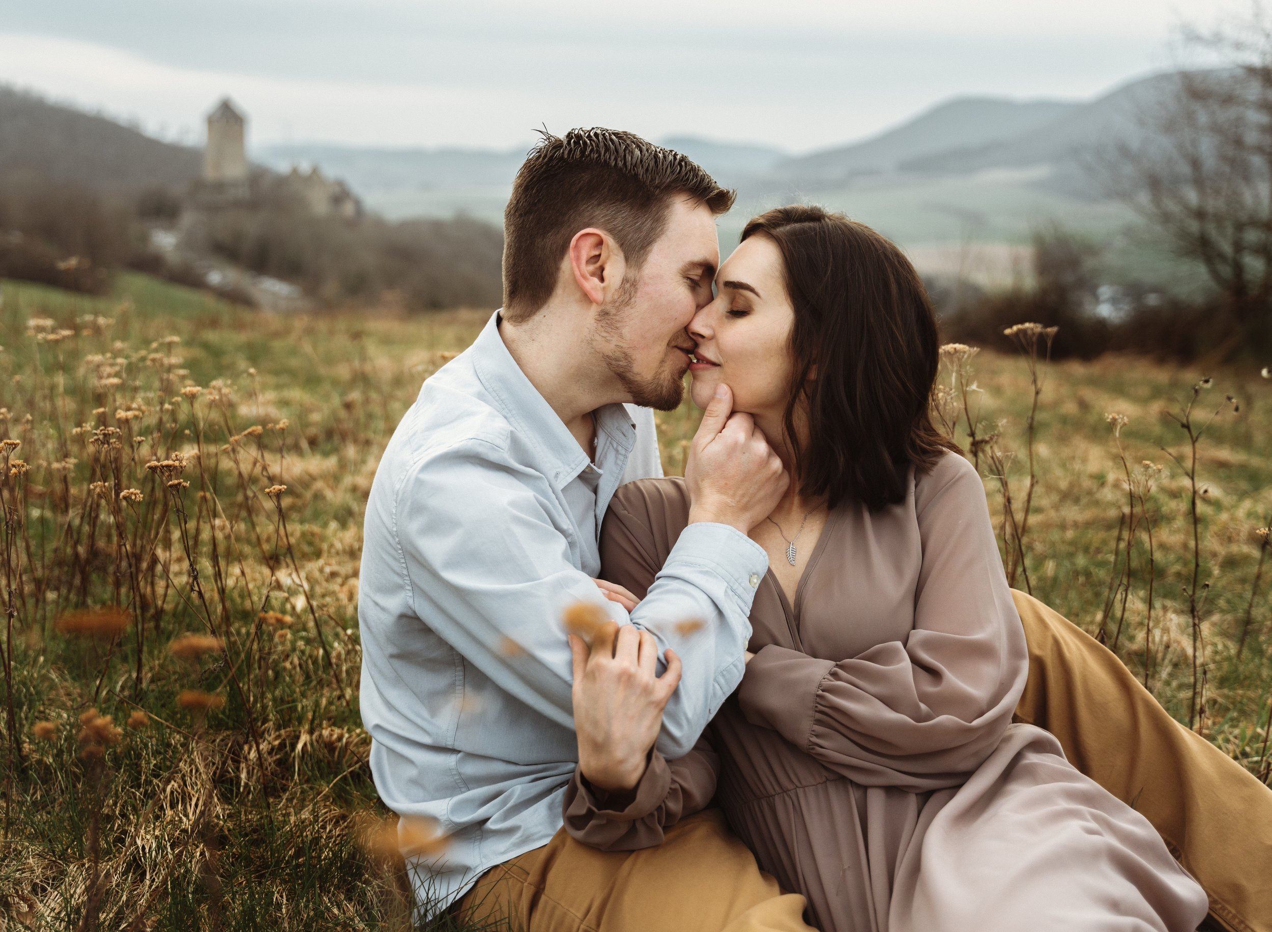 young-couple-at-romantic-engagment-session-at-burg-lichtenberg-castle-in-kusel-for-emotive-photoshoot (16).jpg