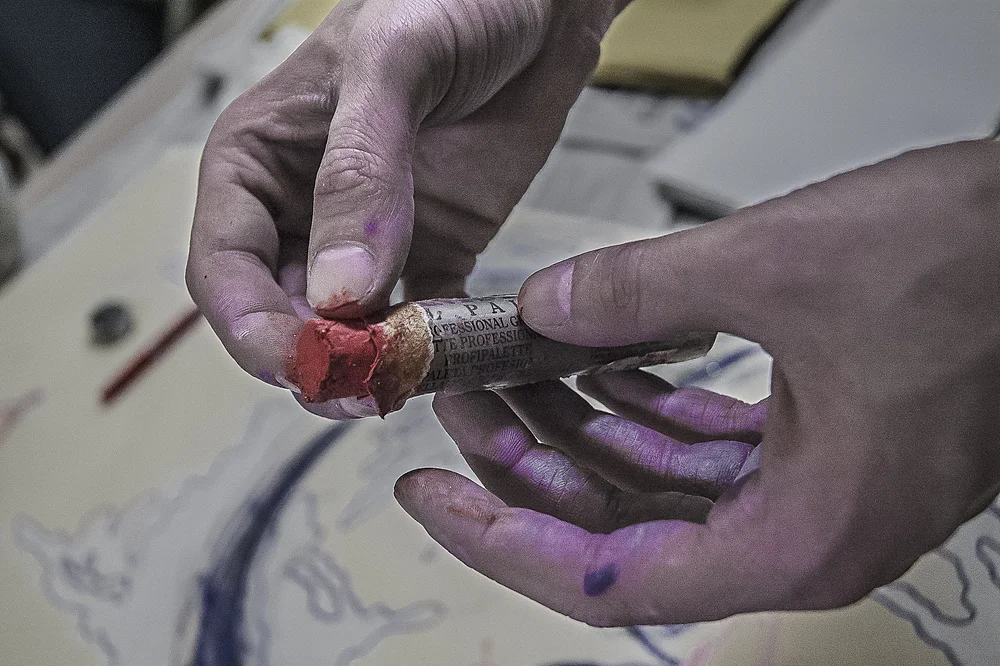 amer hands red.jpg