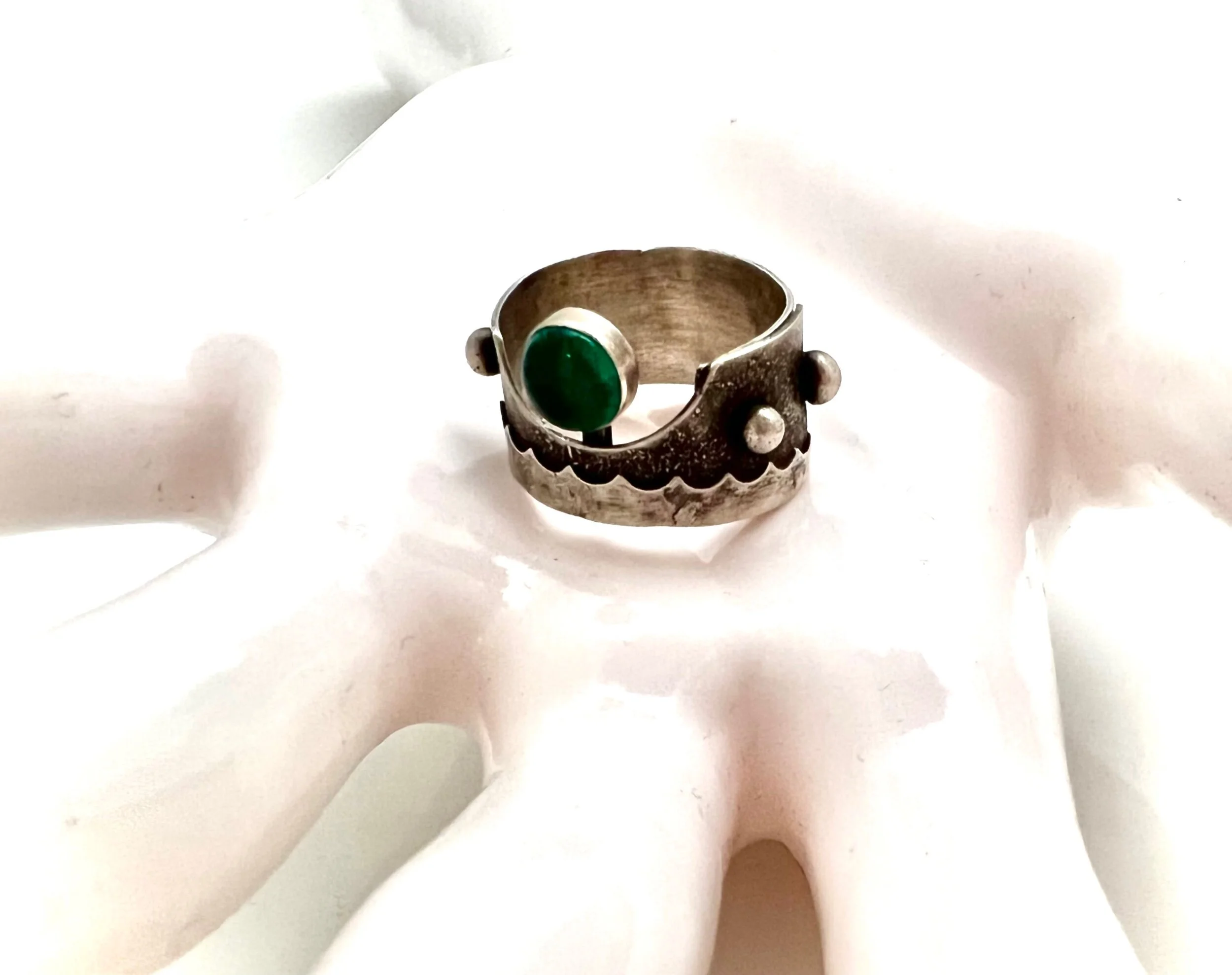 EB18BCB0-AE46-4305-AA23-BAD5F9512F4F