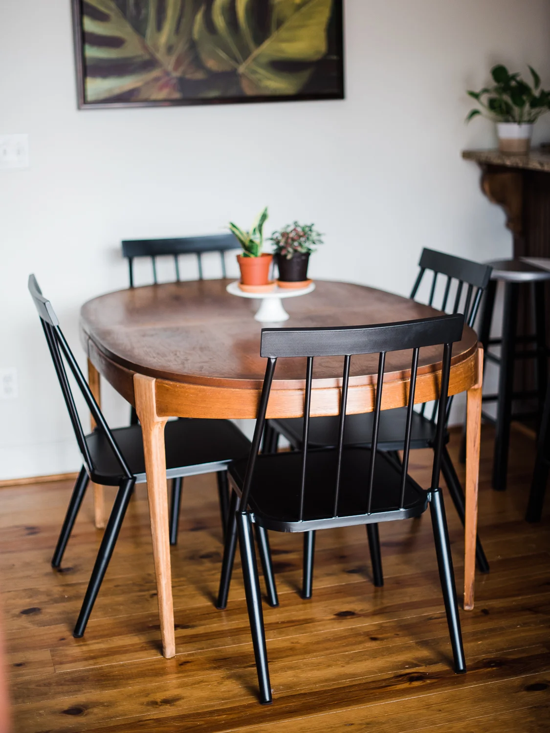moderndiningroom-table.jpg