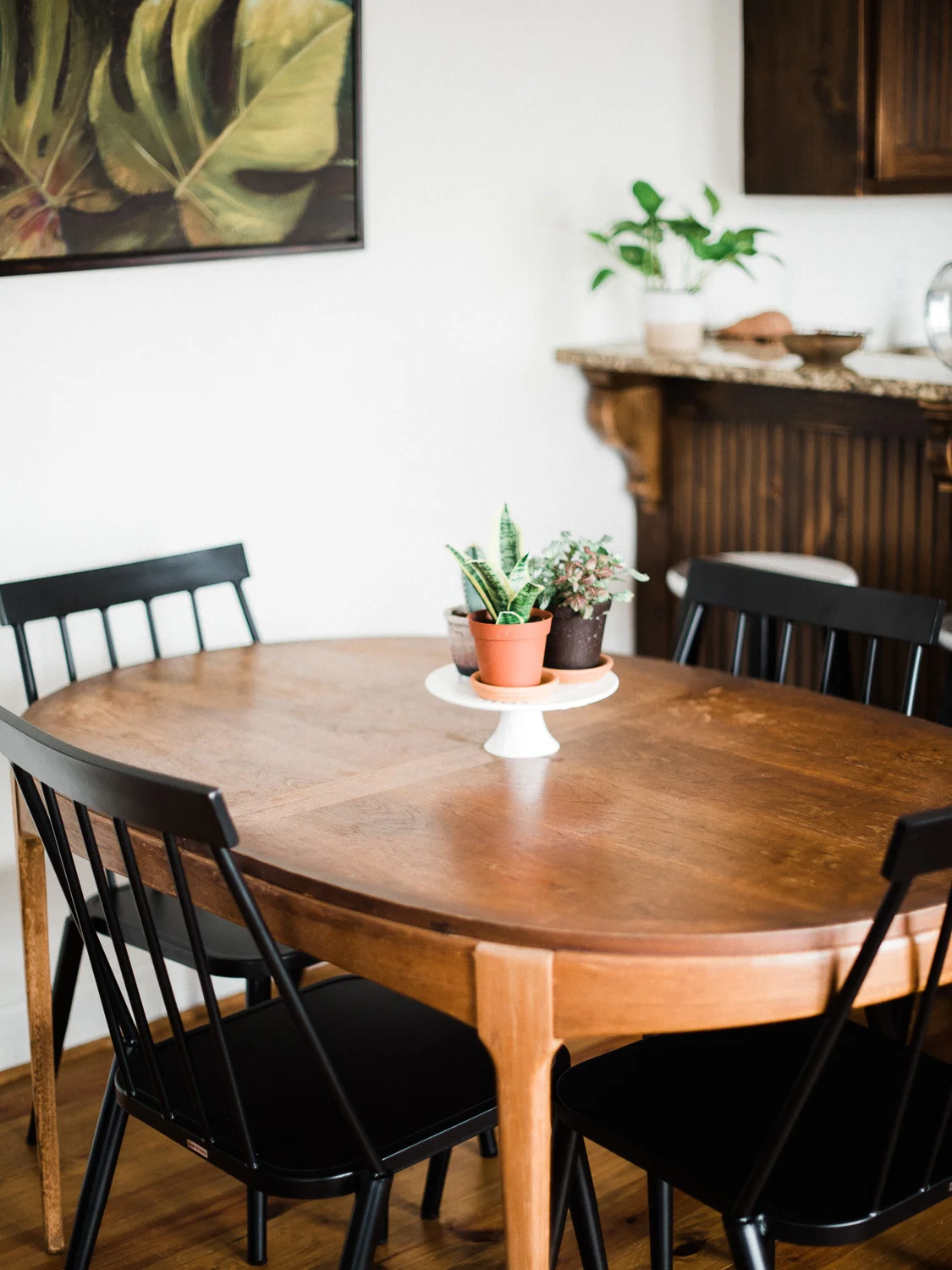 moderndiningroomtable.jpg