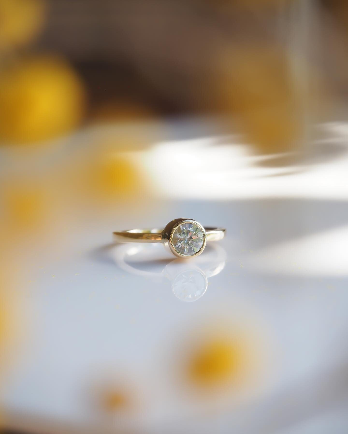 So honoured to make this special ring for my friends Rhys and Anthea, congratulations on your engagement! 
18ct yellow gold and bright white sapphire 💛