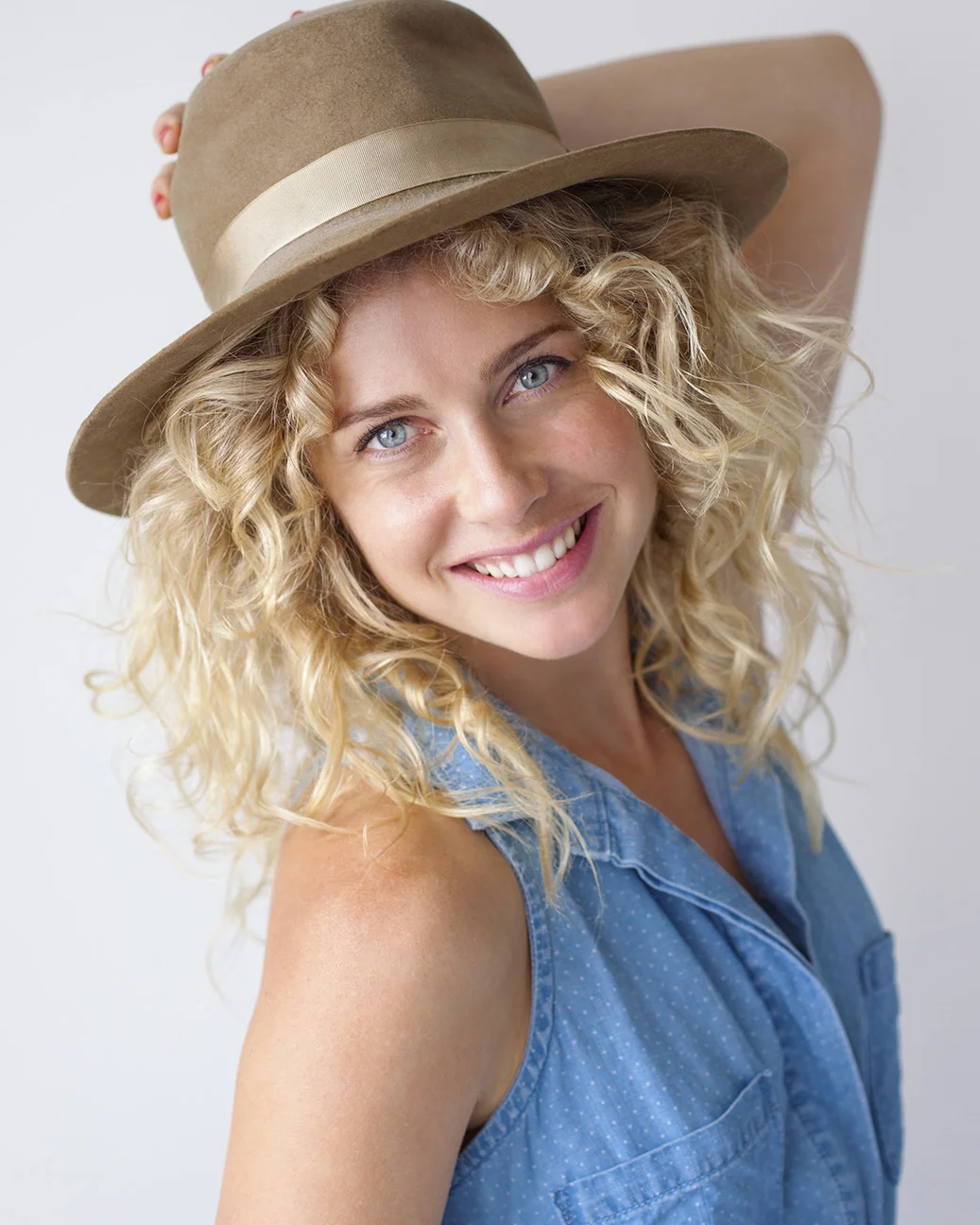 Amber-LR-3890.jpg