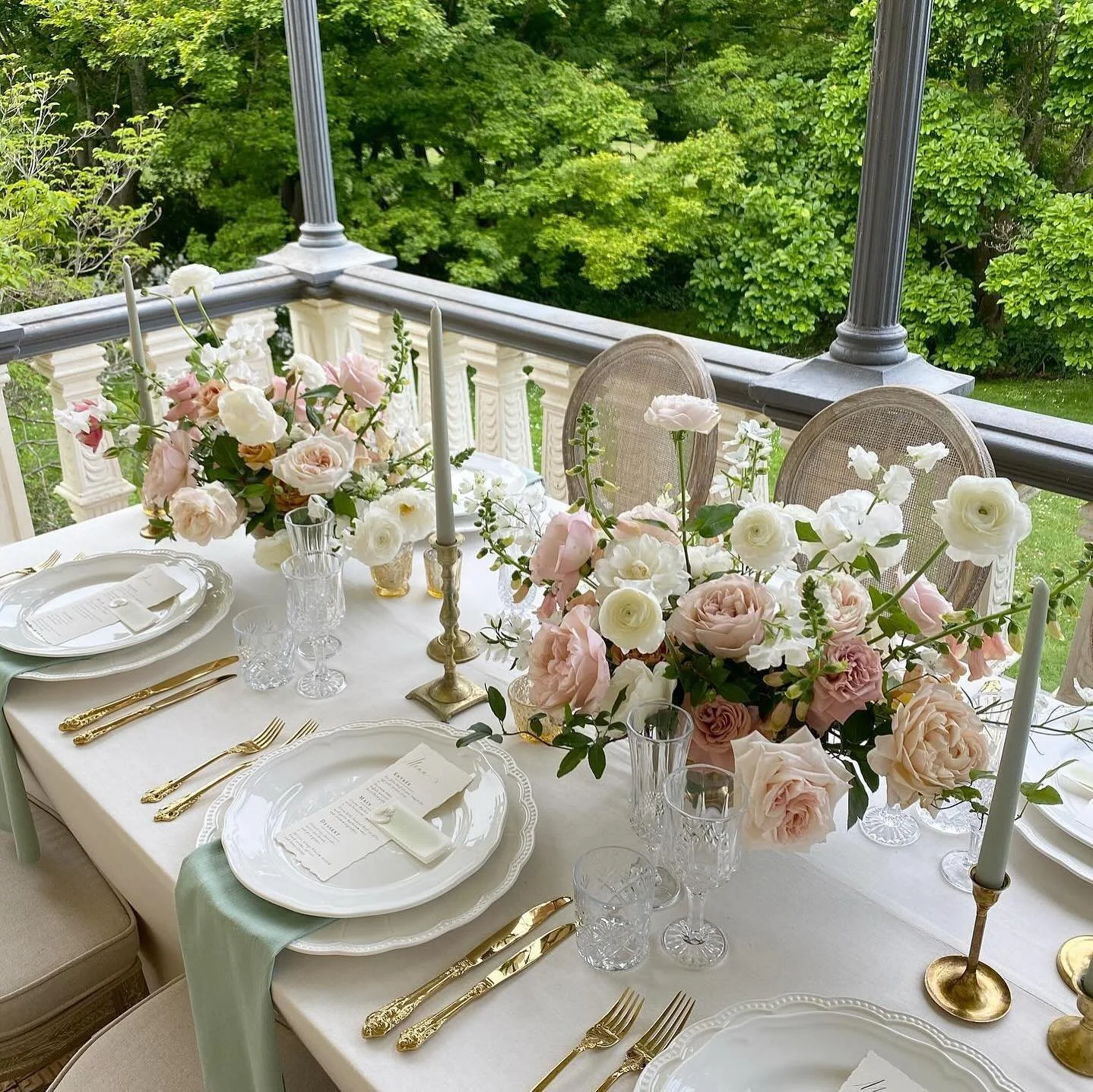 BTS details from the Provence Charm photography workshop ✨🌸🌿

Workshop Host and Designer @sherimcmahonphotography
Floral Design and Table Styling @missfleuriste
Tableware @theprettytablehire
Calligraphy azalea_calligraphy
Chairs @opulenteventsau
Si