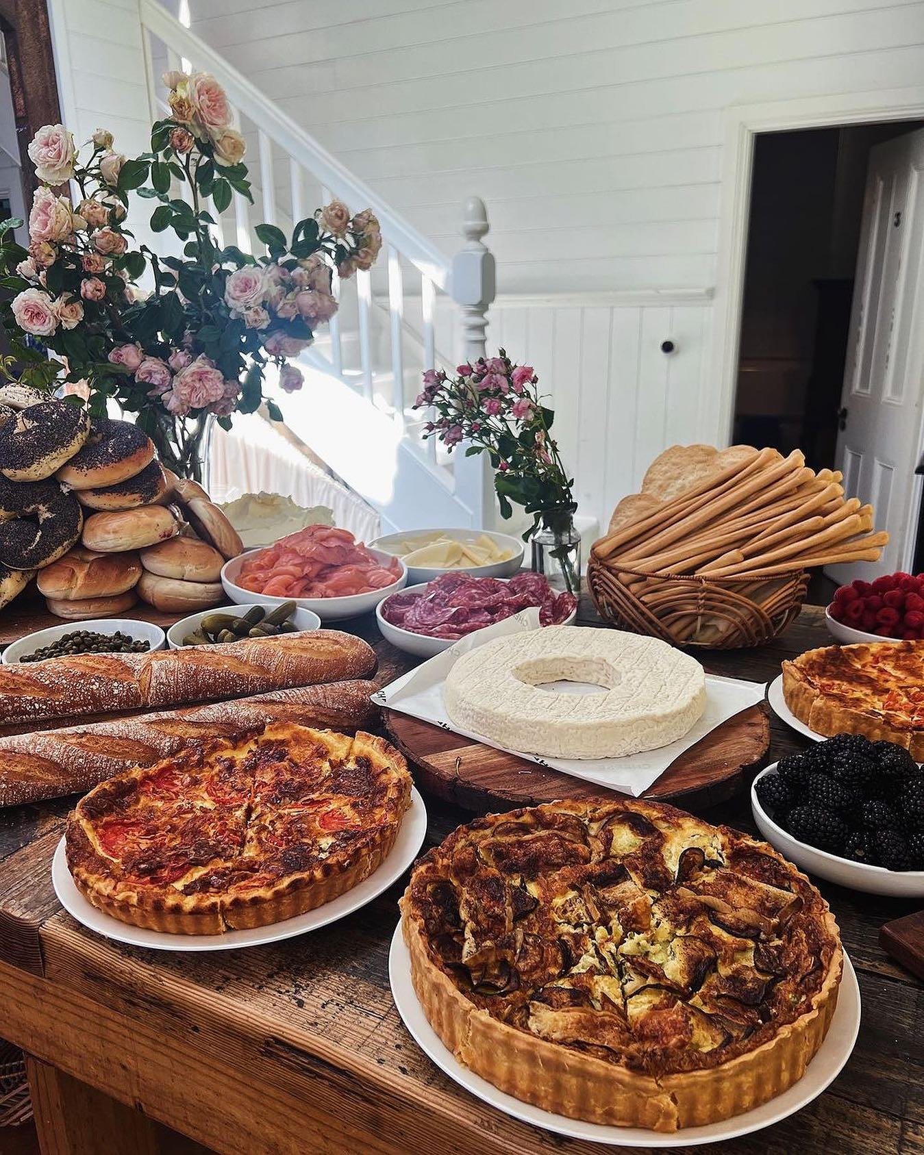 The recovery feast provided by @blackhenkitchen for @victoriabaron and @bennyob ❤️&zwj;🔥

Featuring
@placeoflb 
@blackhenkitchen 
@cheeseetc 
@stedmanshospitality 
@vegemammma 
@richypenny @unclejedmusic
@hughstewart_ @rob.tennent @brittmmurphy @zan