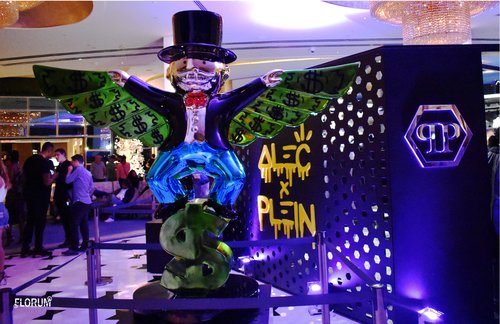 Fashion is art, and the pop up for the  Alec Monopoly x Philipp Plein  event at the Fontainebleau was a wonderful little cocktail & dessert party that gave you a sneak peek at the  capsule collection between the two artists .