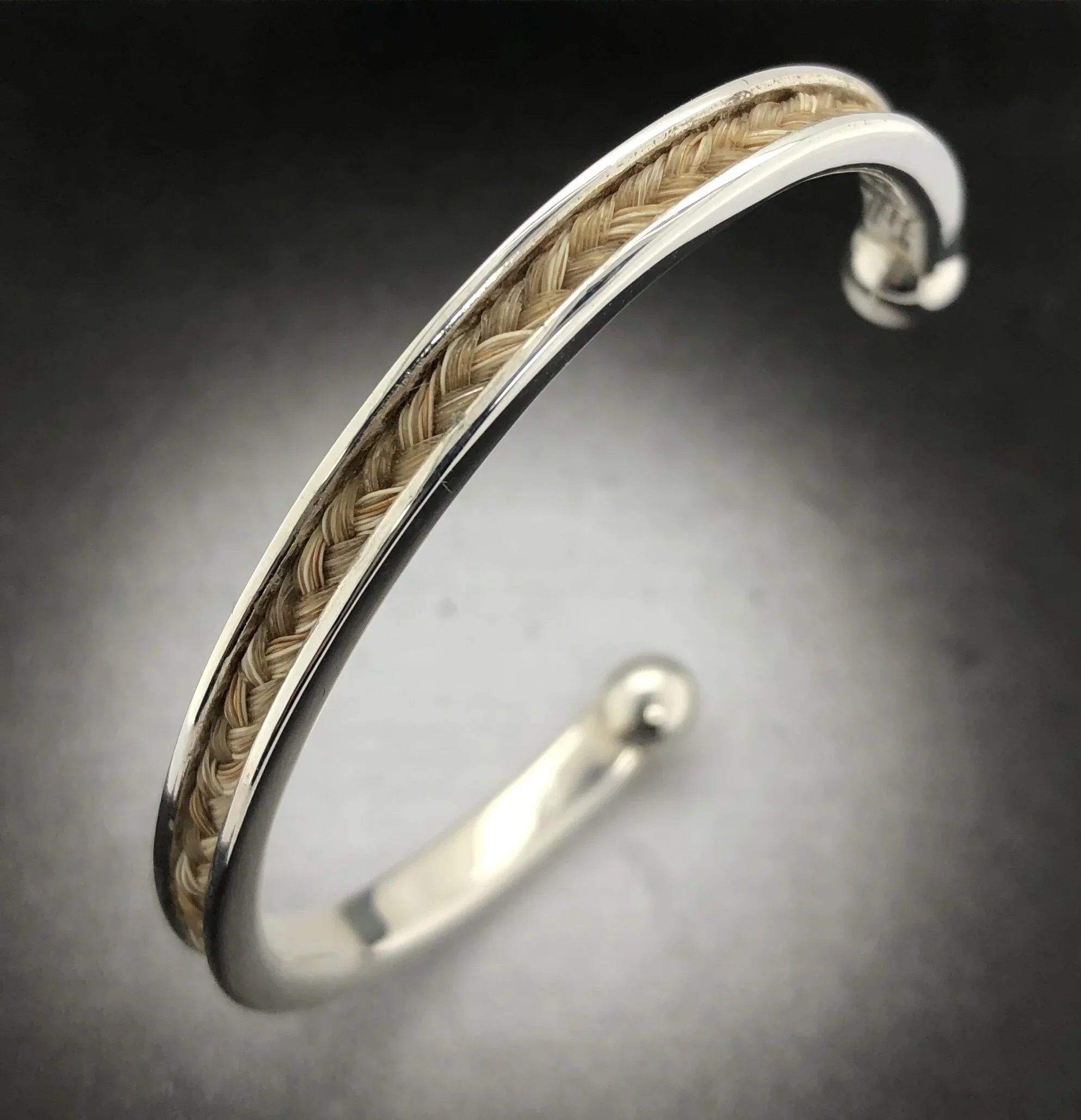 custom horse hair bracelet Florum Fashion Sustainable picks.webp