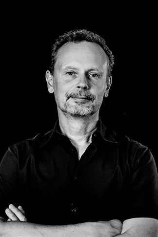 Mikael Nordenström Online Editor/Colorist +46 70 739 78 04 mikael.nordenstrom@stark.se