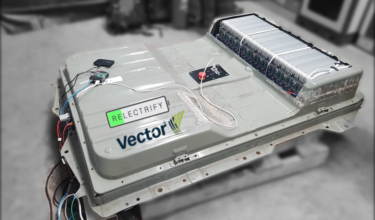 Vector_Relectrify_Battery_ExtUse.jpg