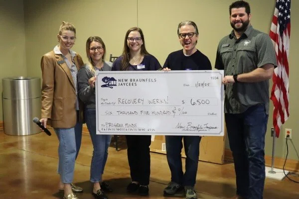 Are you interested in our Philanthropy Committee??
Applications are now re-opened! 👏 For more info- check your email. The deadline to apply is January 9th at 11:59pm. 🔗 Apply with the link in our bio! 🔗