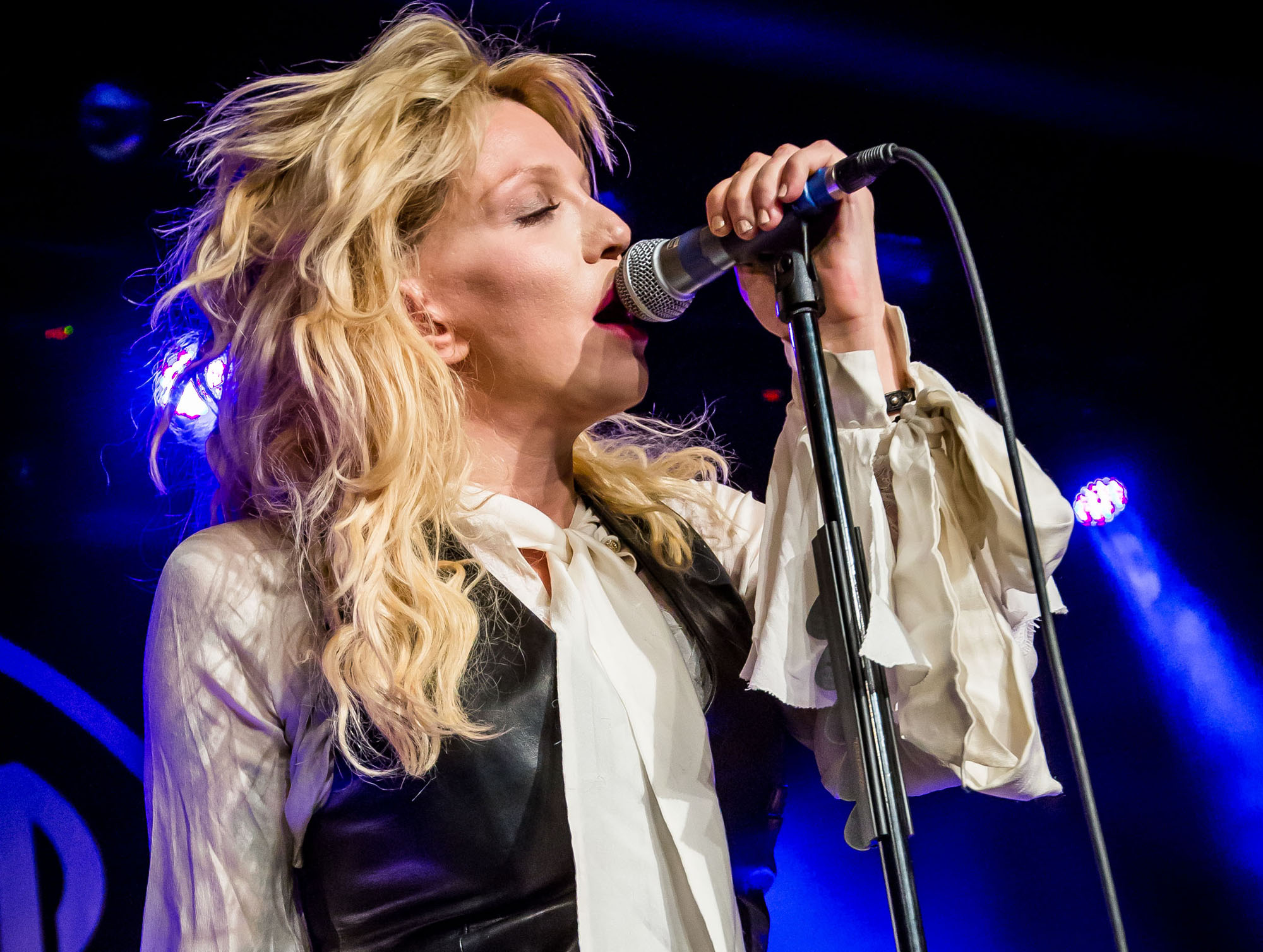 Courtney Love — Just A Rock N Roll Junkie