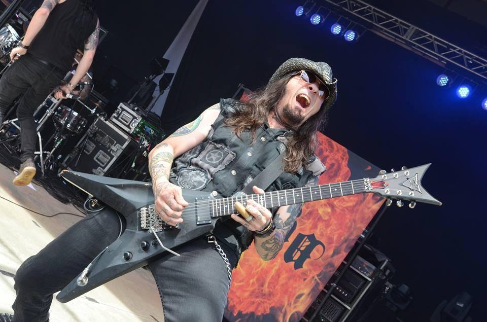 Saliva's Wayne Swinny — Just A Rock N Roll Junkie