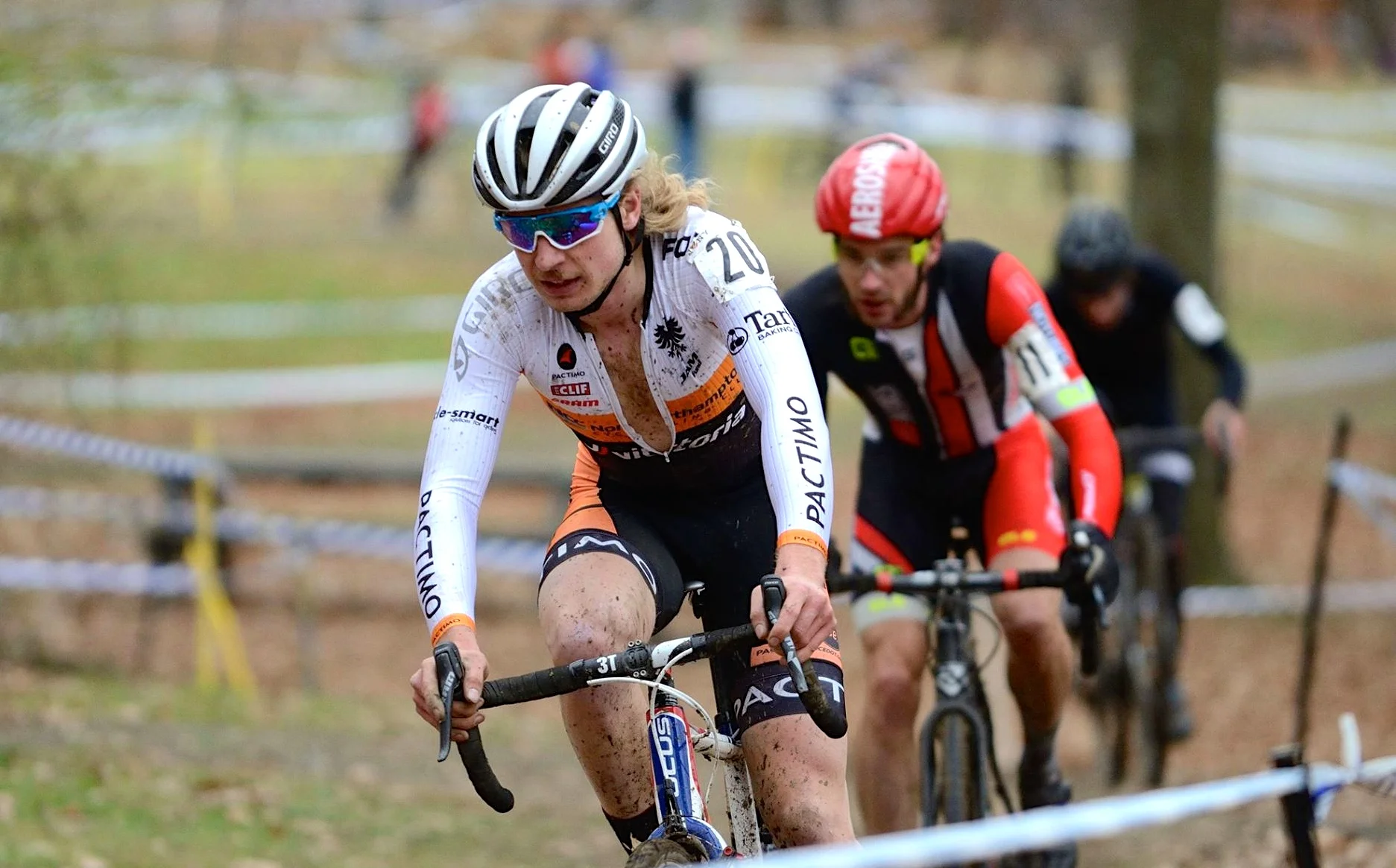Scott Smith rides into third place at the Supercross Cup on Nov. 22. Photo by Robert Lai.