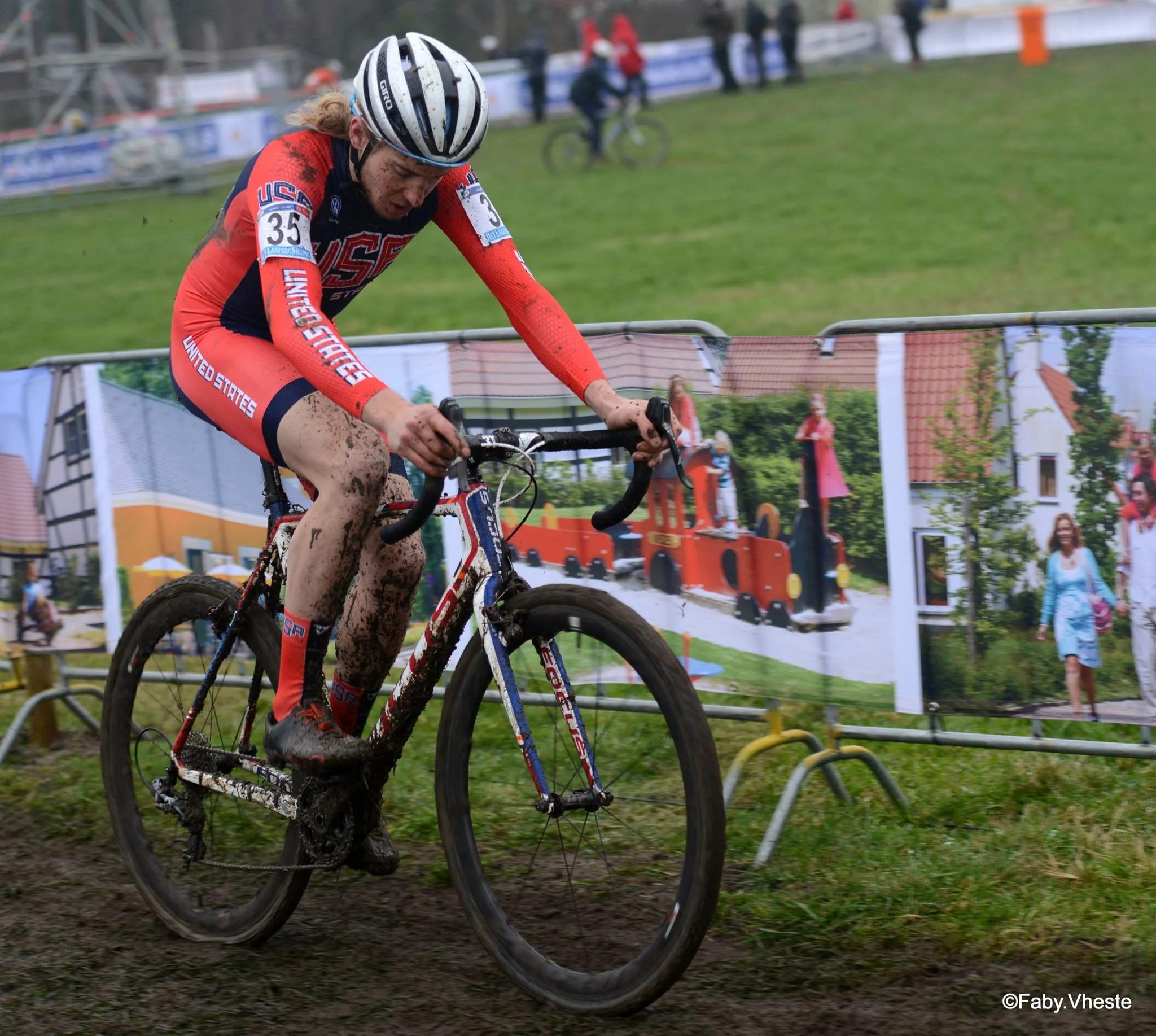 Scott Smith racing in his first-ever European World Cup, dredges through the mud of Hoogerheide, Netherlands on Jan. 24. Photo by Fabienne Vanheste.