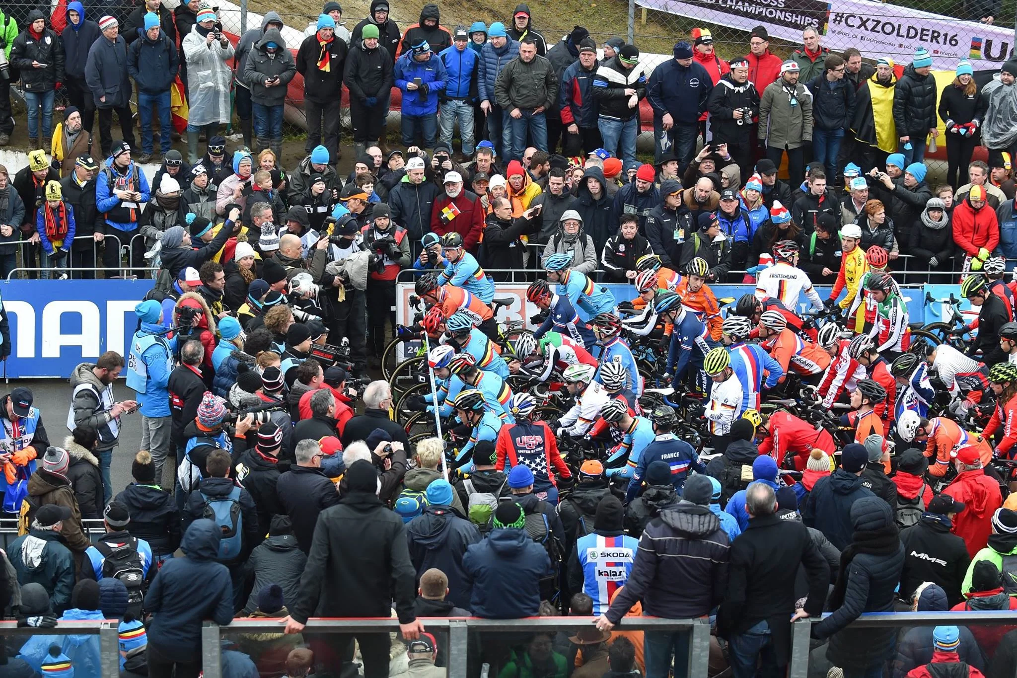 Fifty-two riders staged for the U23 men's competition. UCI image.