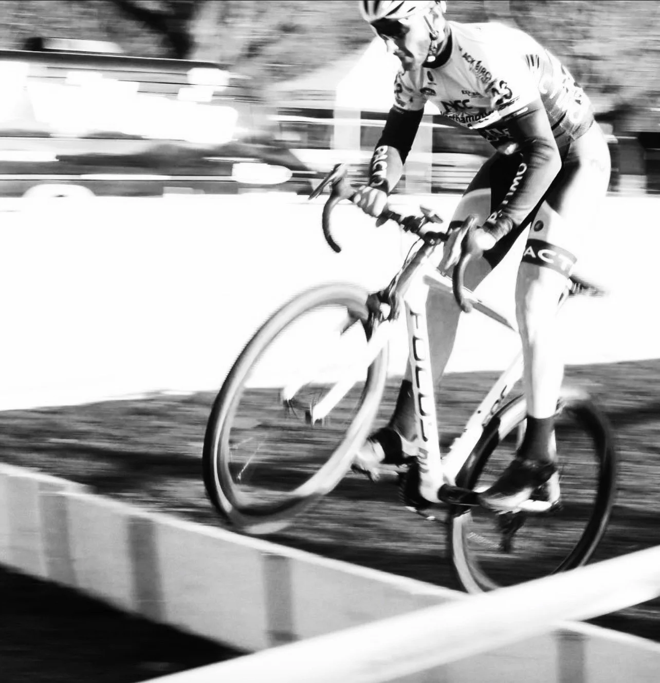 Trent Blackburn cleanly hopped all the barriers at the Northampton International Cyclocross Race on Saturday. Photo by Uri Halevi.
