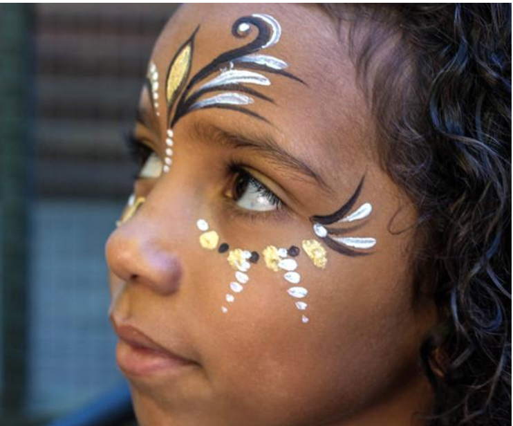 Buy a non-toxic face painting kit here !