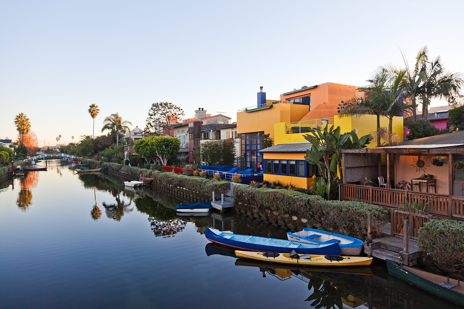 VENICE-BEACH-PHOTOGRAPHY-los-angeles-california-colorful-houses-boats-canal-.jpg