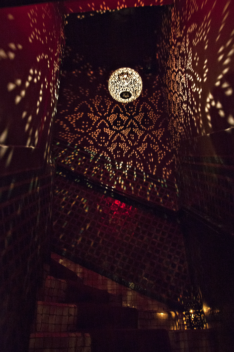 marrakesh-restaurant-lighting-travel-photographer.jpg