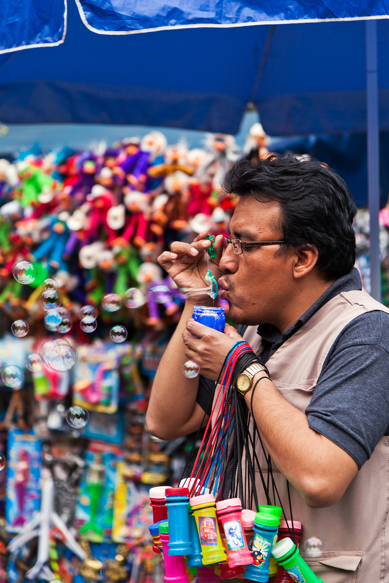 man blowing bubbles chapultepec park mexico city.jpg