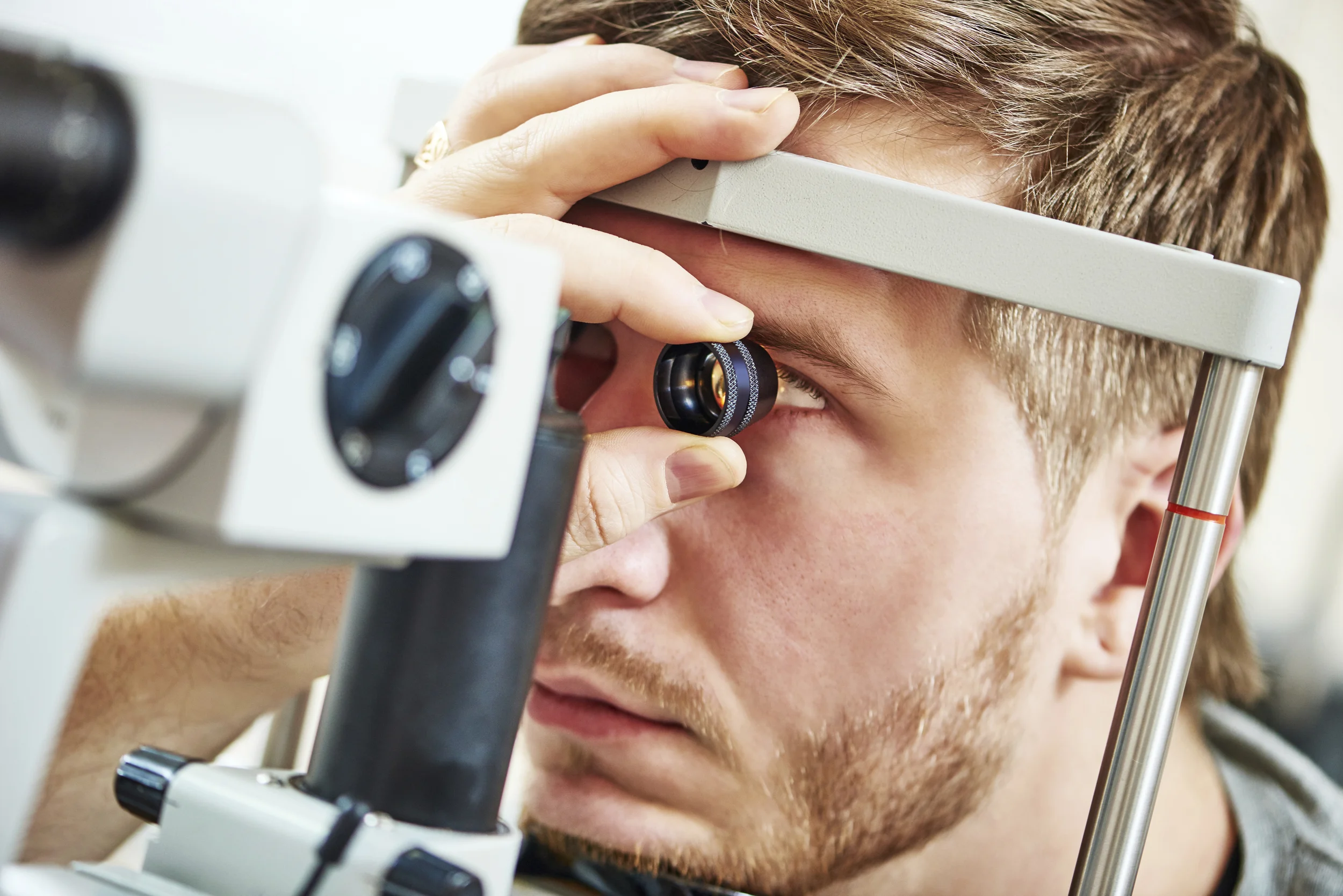 Peter-Baranyovits-Eye-Consultant-Northamptonshire-Eye-Examination.jpg